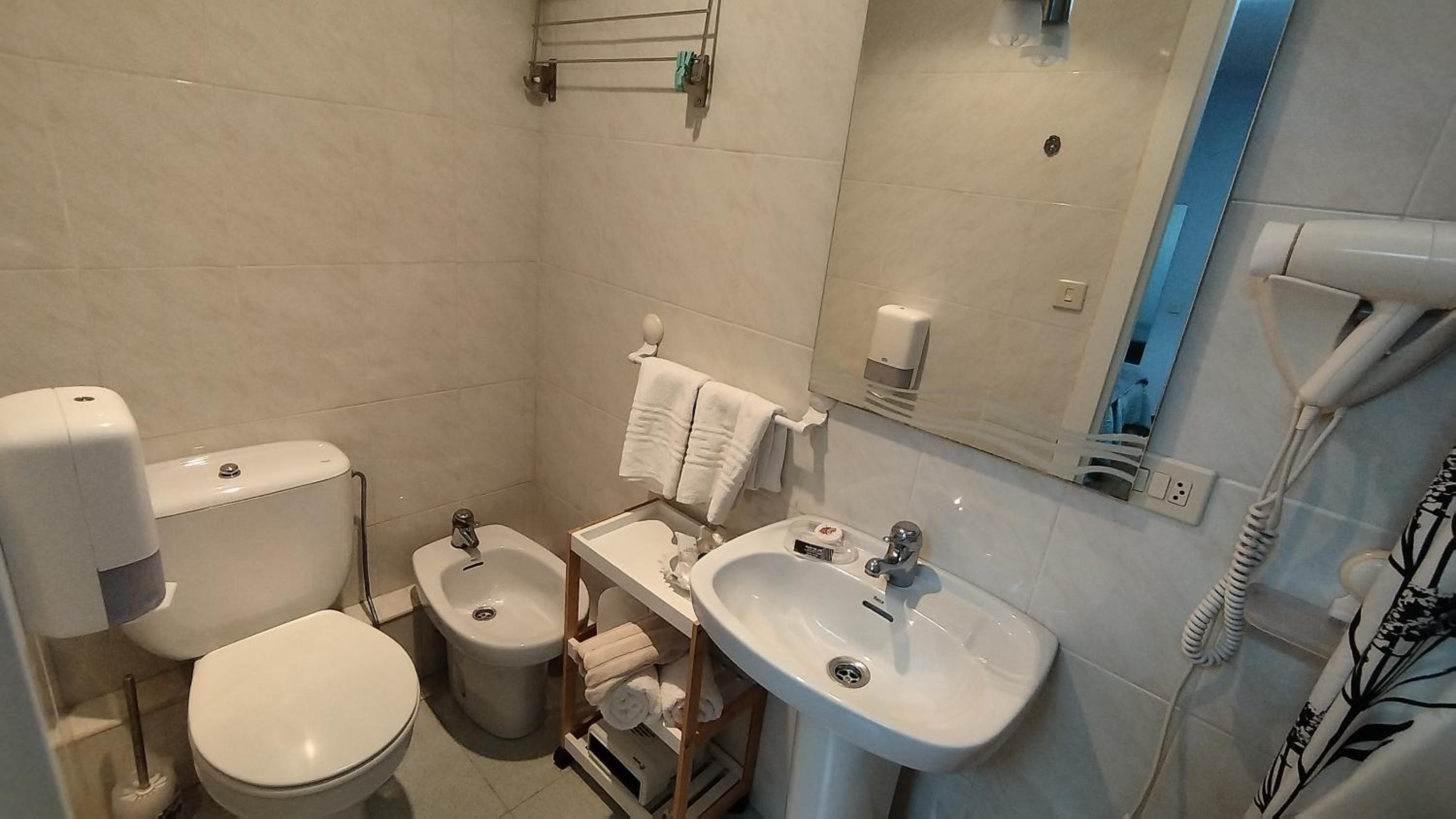 Double Room - Photo 12