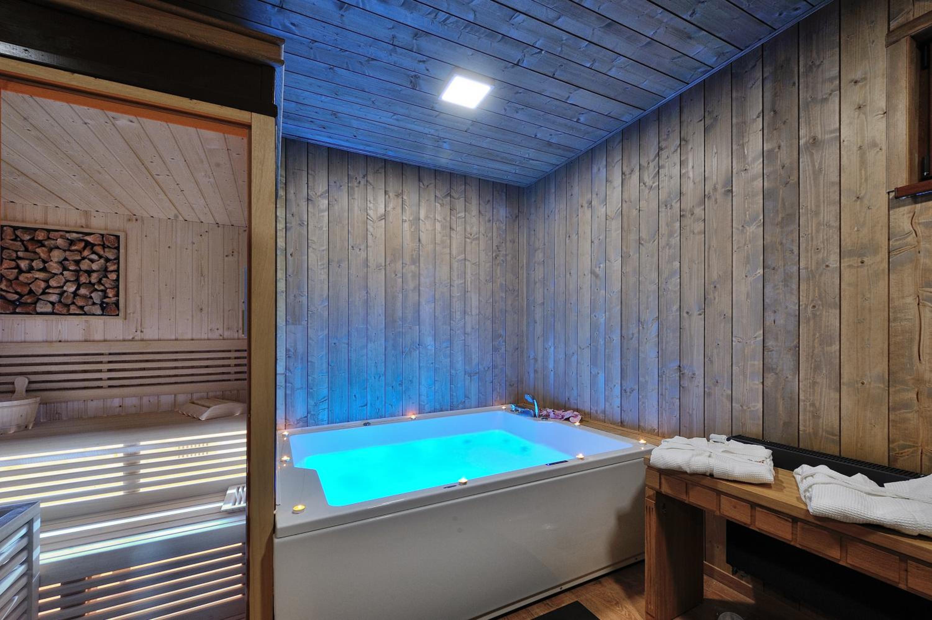 Four-Bedroom House - Photo 7