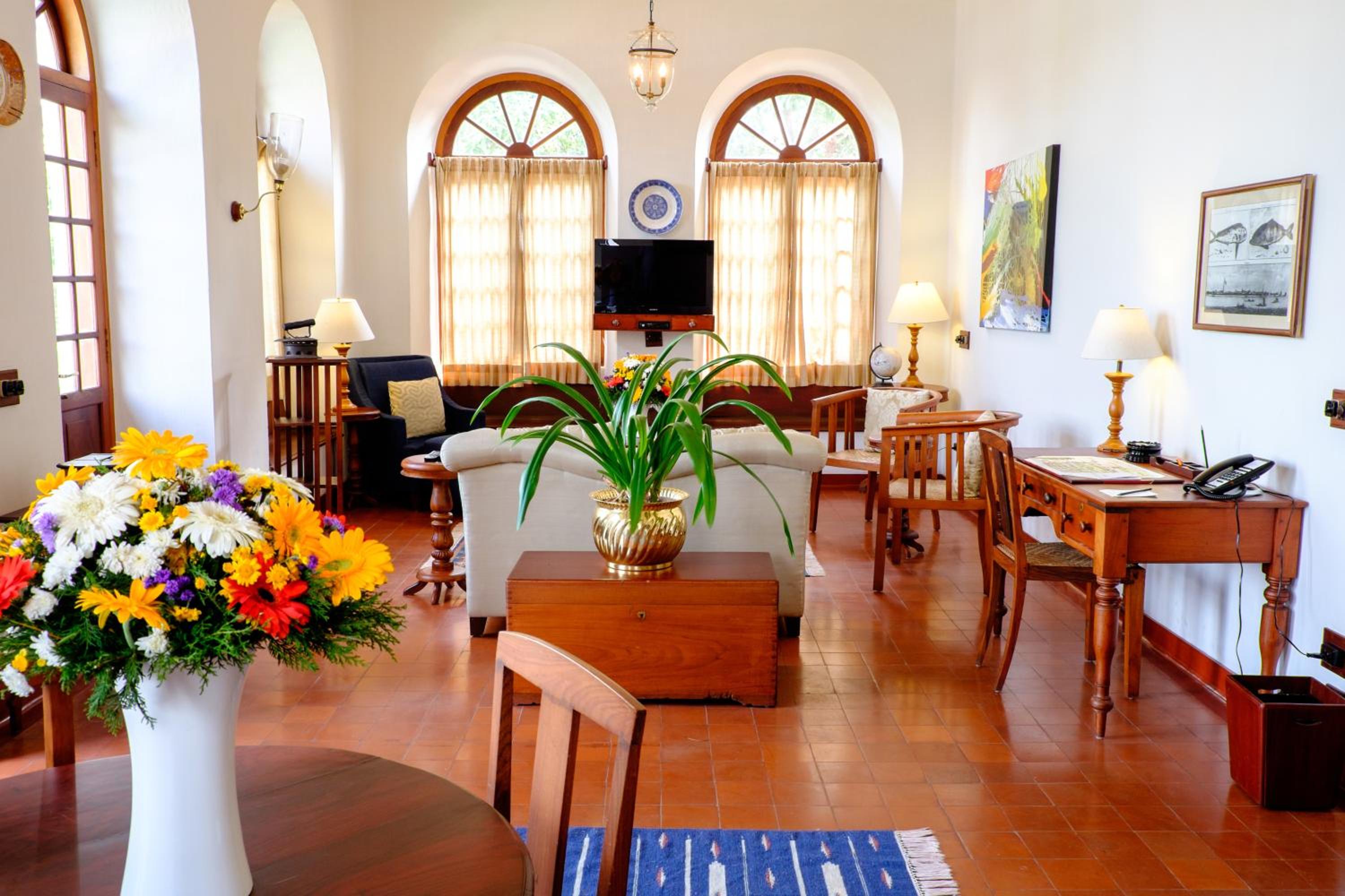 Deluxe Sea Facing Suite - Complimentary Sunset cruise for 45 minutes - Photo 9