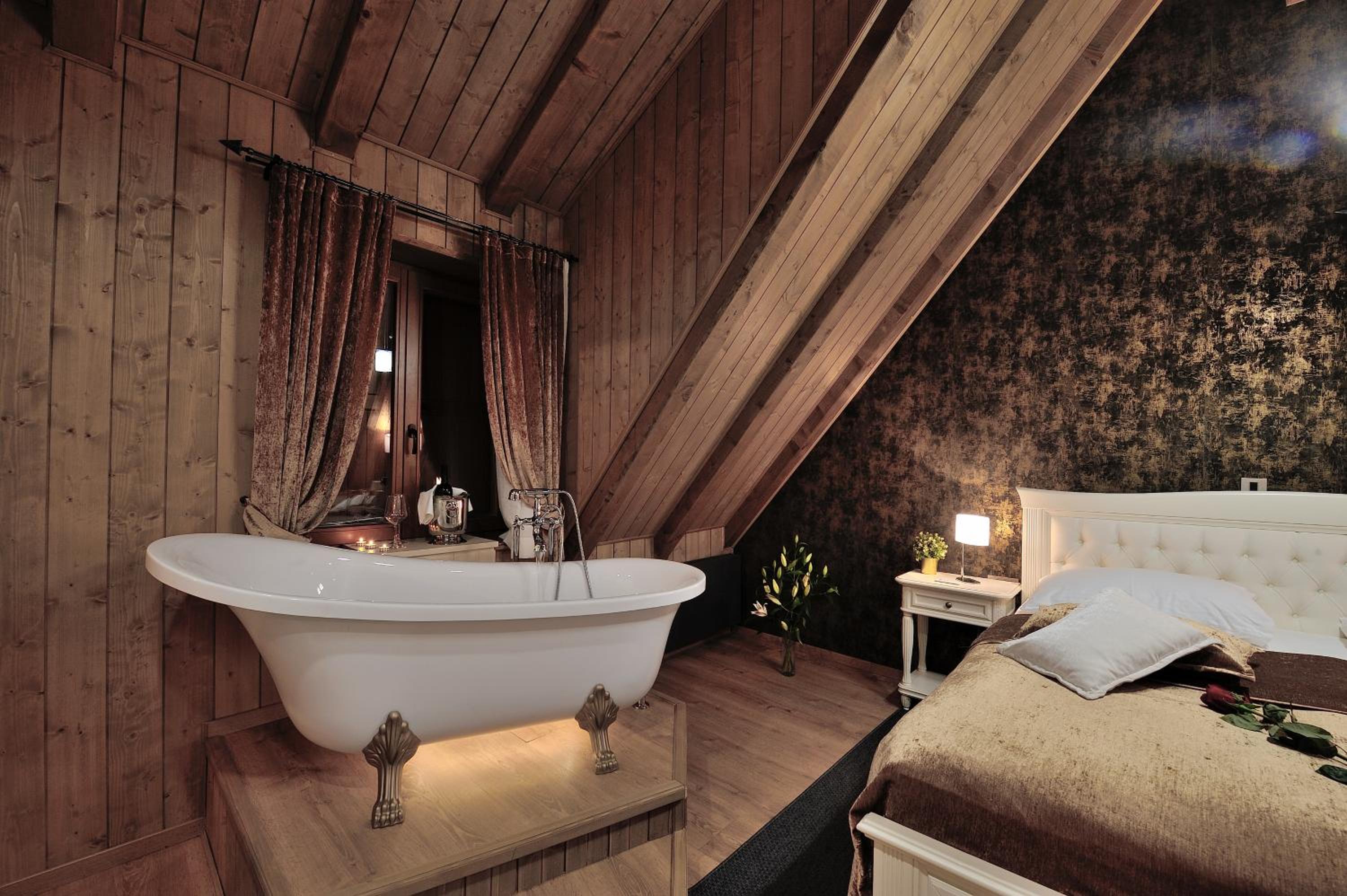Four-Bedroom House - Photo 5