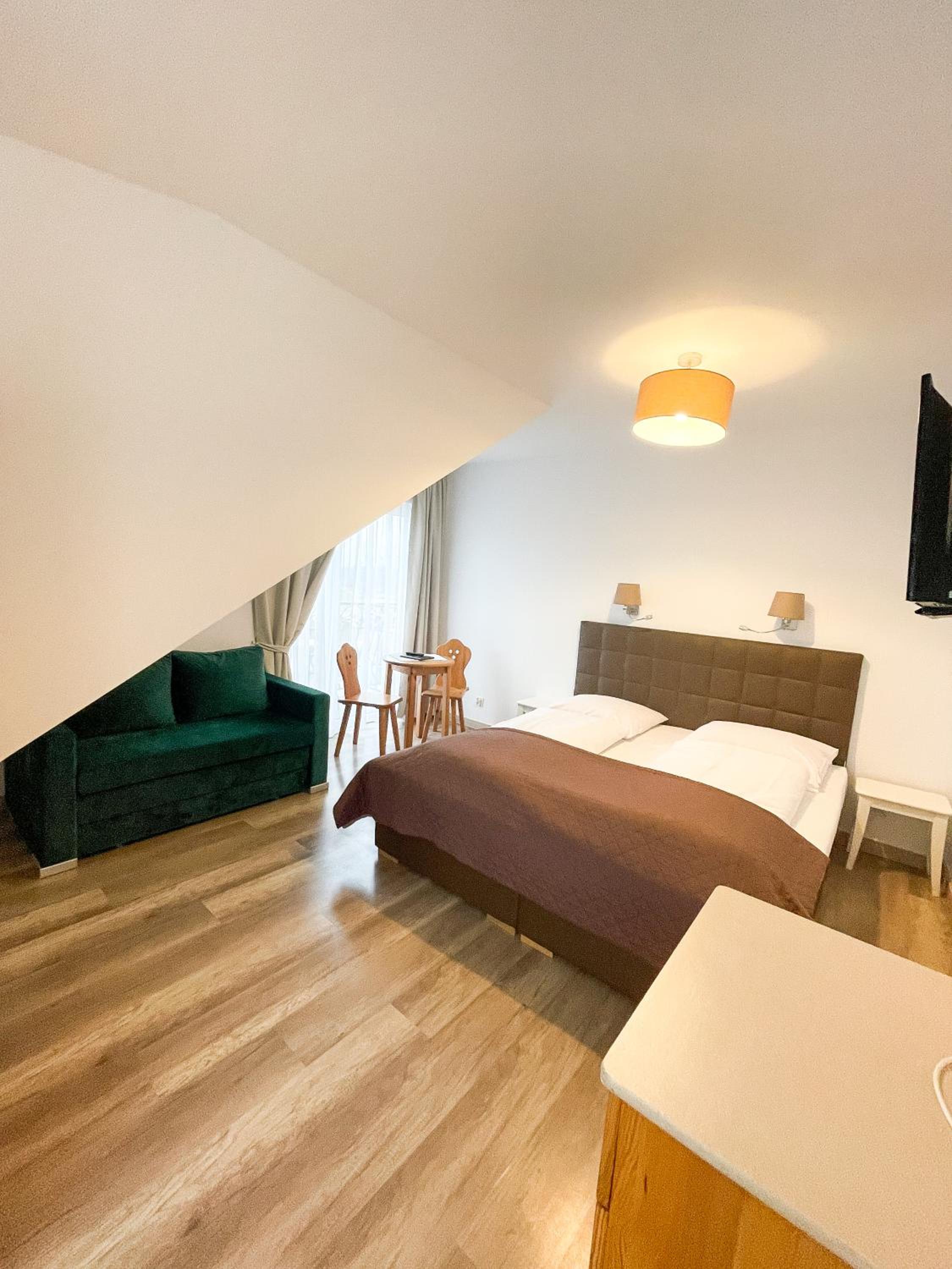 Double Room with Balcony - Photo 1