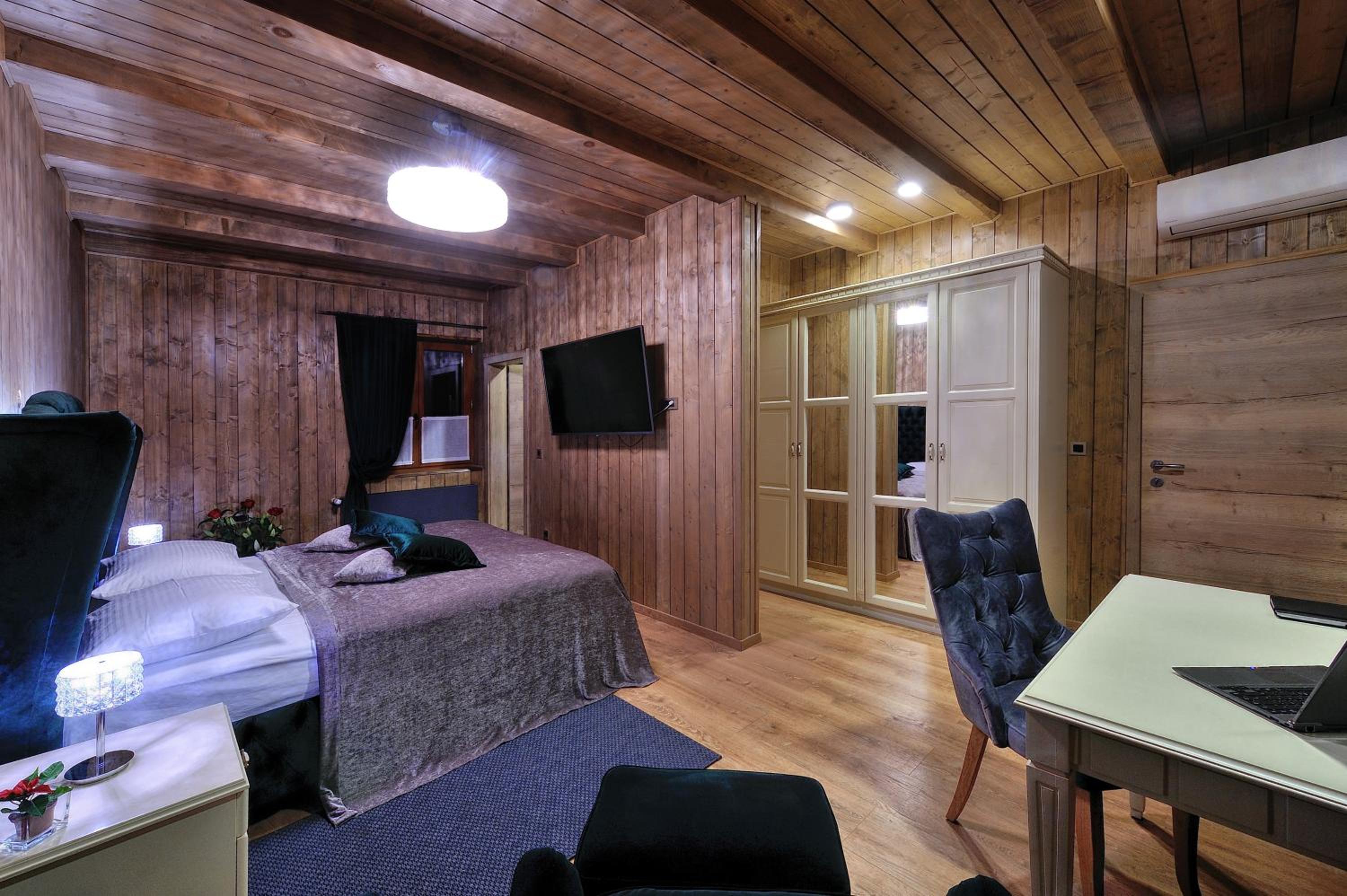Four-Bedroom House - Photo 3