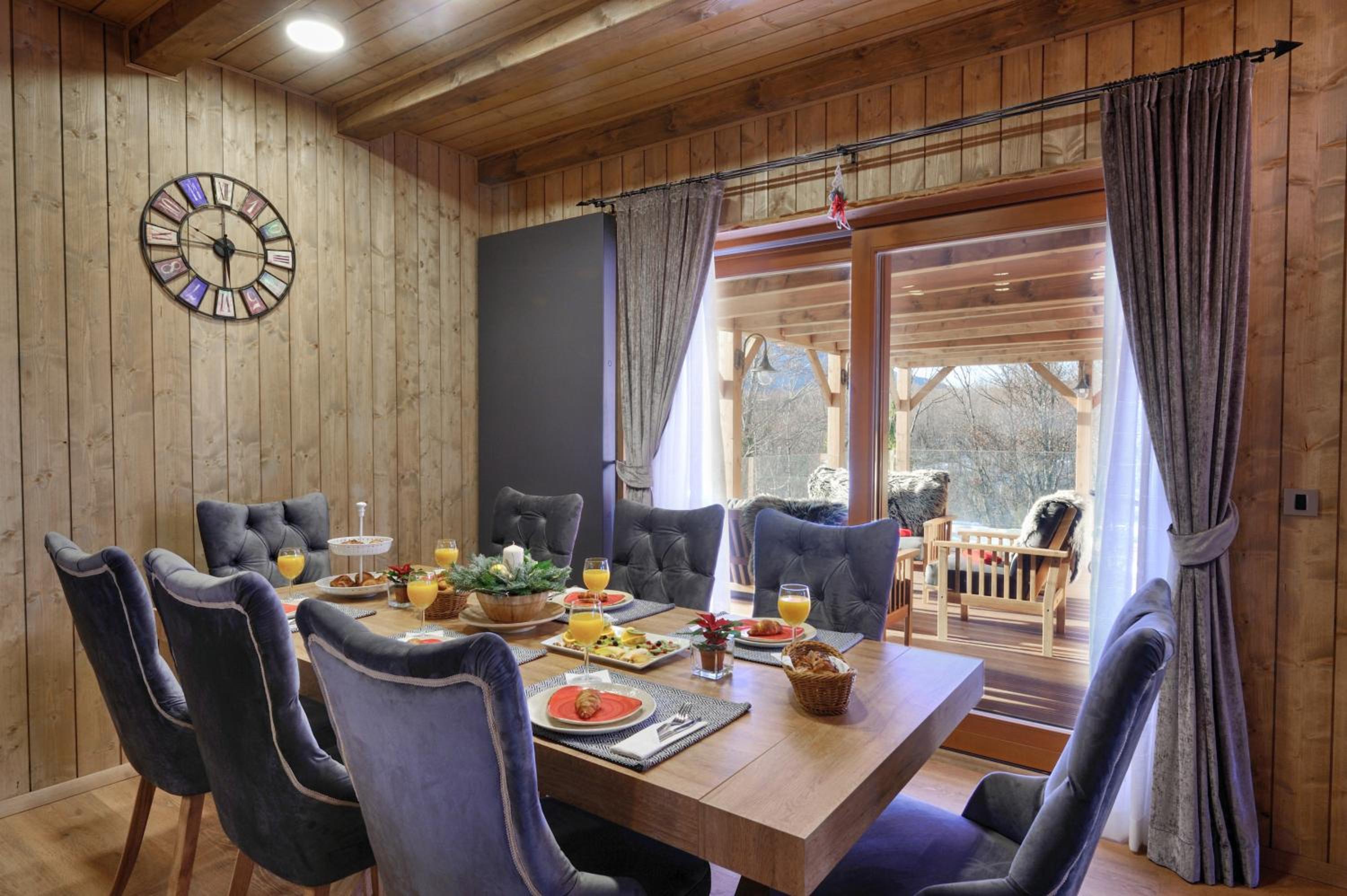 Four-Bedroom House - Photo 2