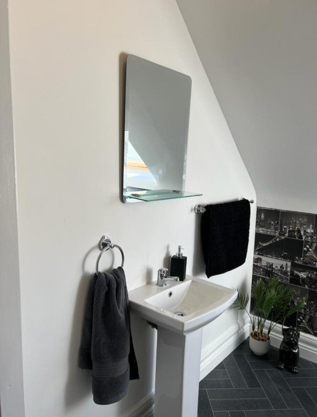 One-Bedroom Apartment - Photo 7