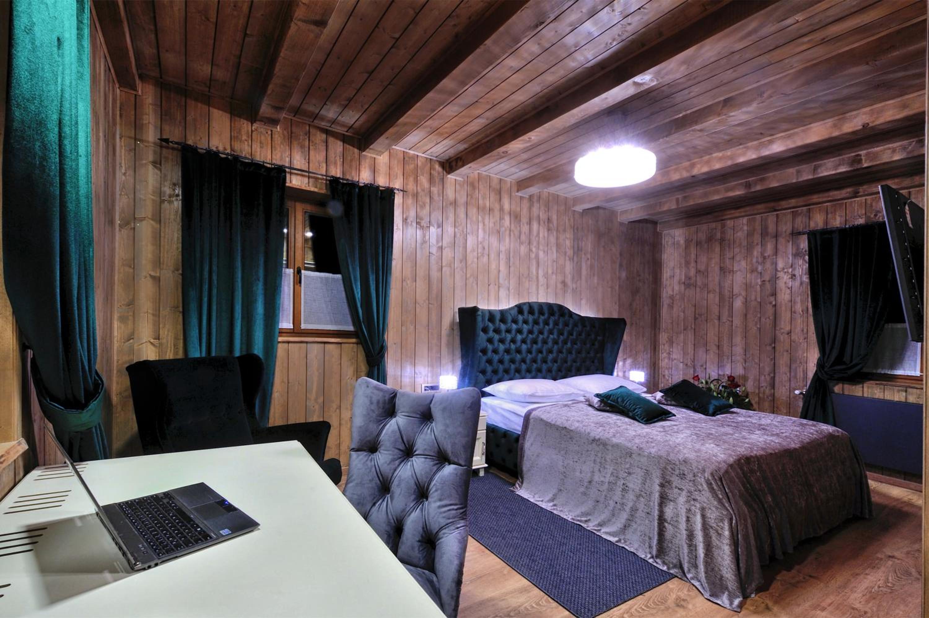 Four-Bedroom House - Photo 10