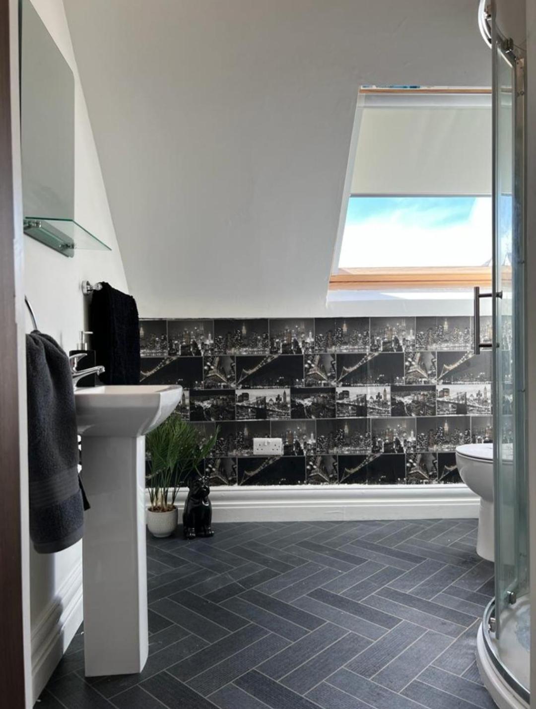One-Bedroom Apartment - Photo 6