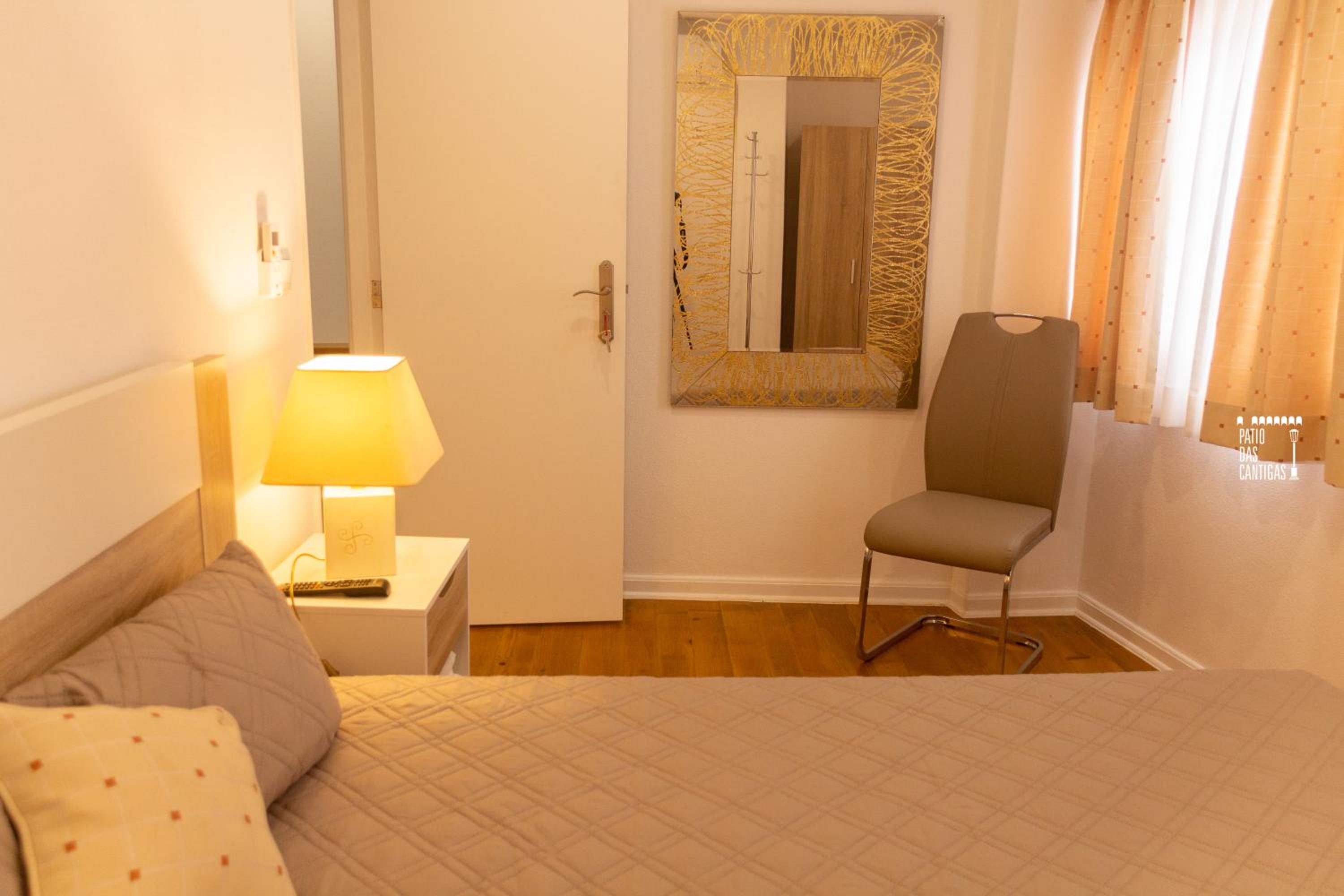 Double Room with Shared Bathroom photo 2