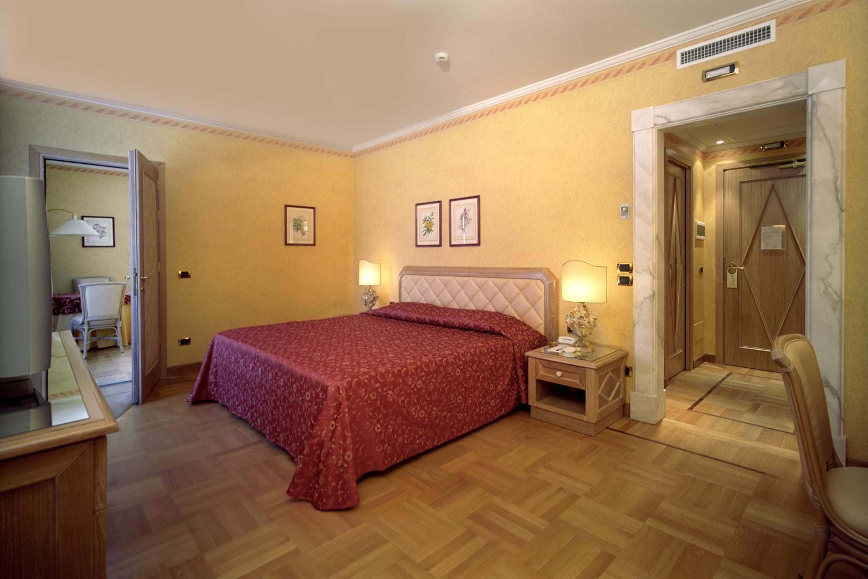 Modern Junior Suite