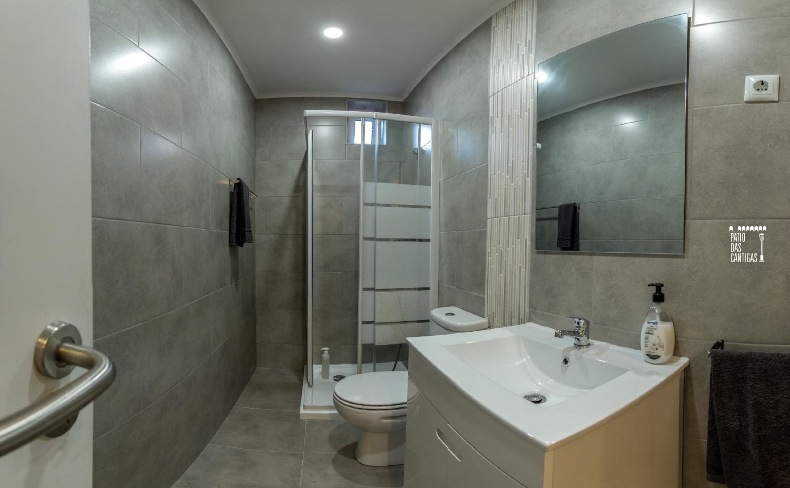 Double Room with Shared Bathroom photo 3