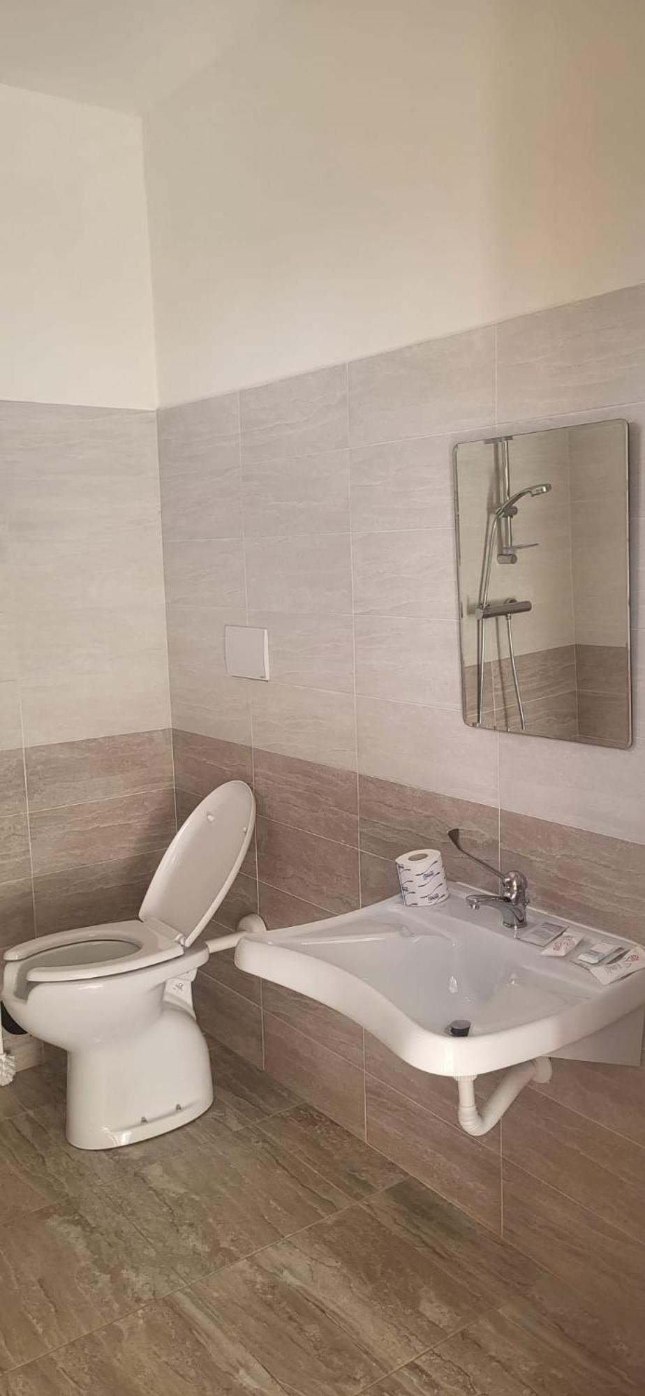 Double Room - Disability Access photo 2