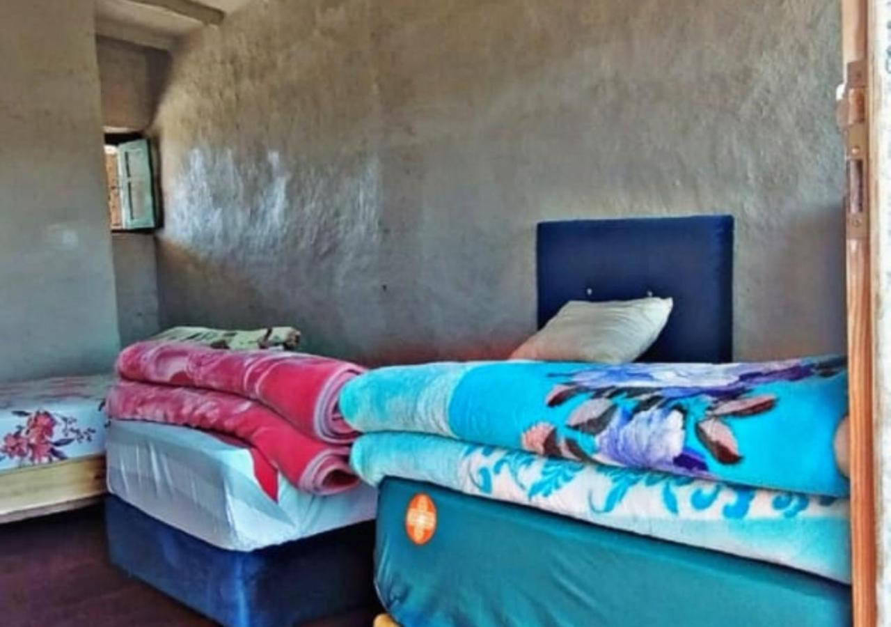Twin Room with Lake View - Photo 12