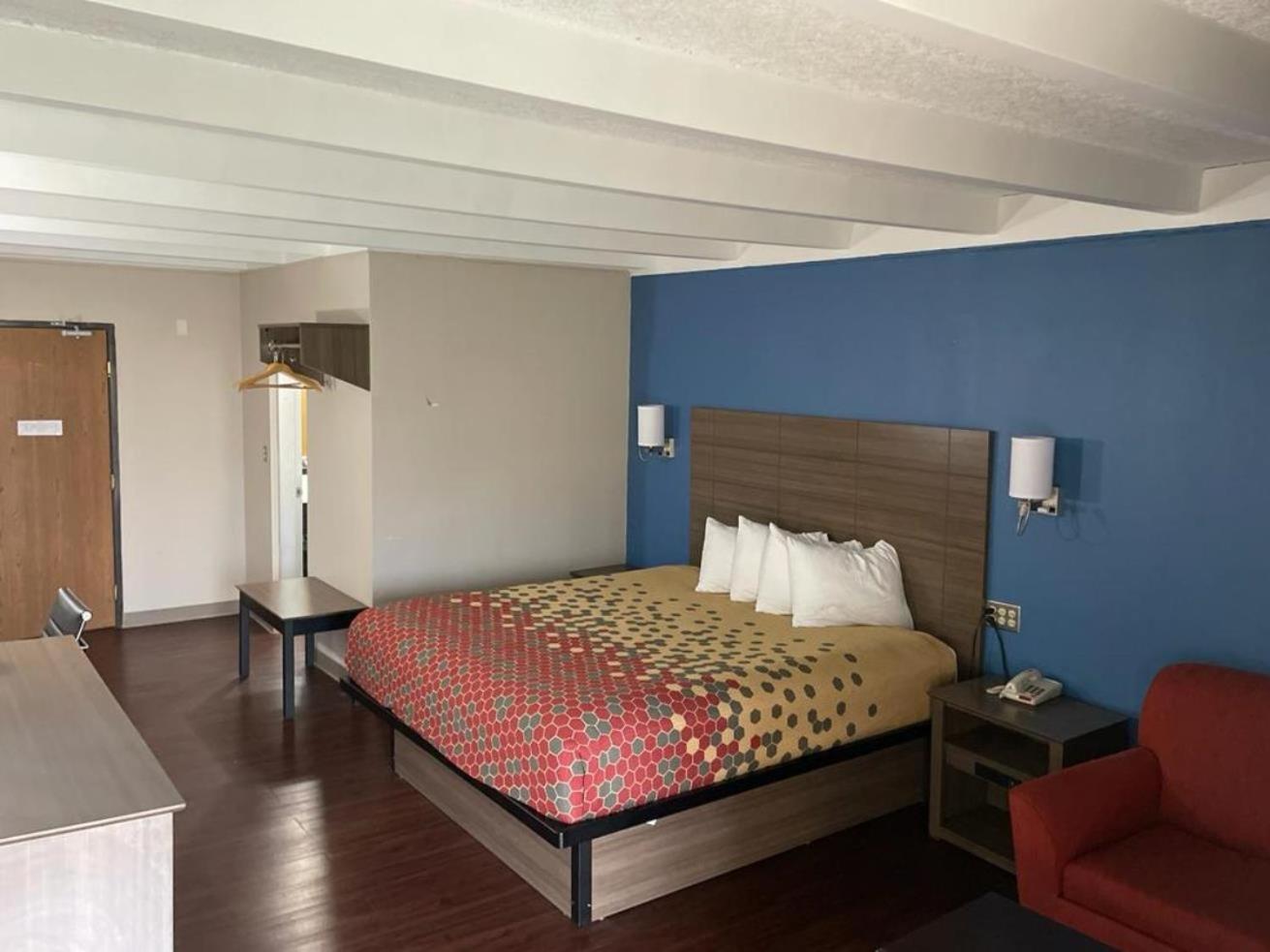 One-Bedroom Junior King Suite - Non-Smoking - Photo 7
