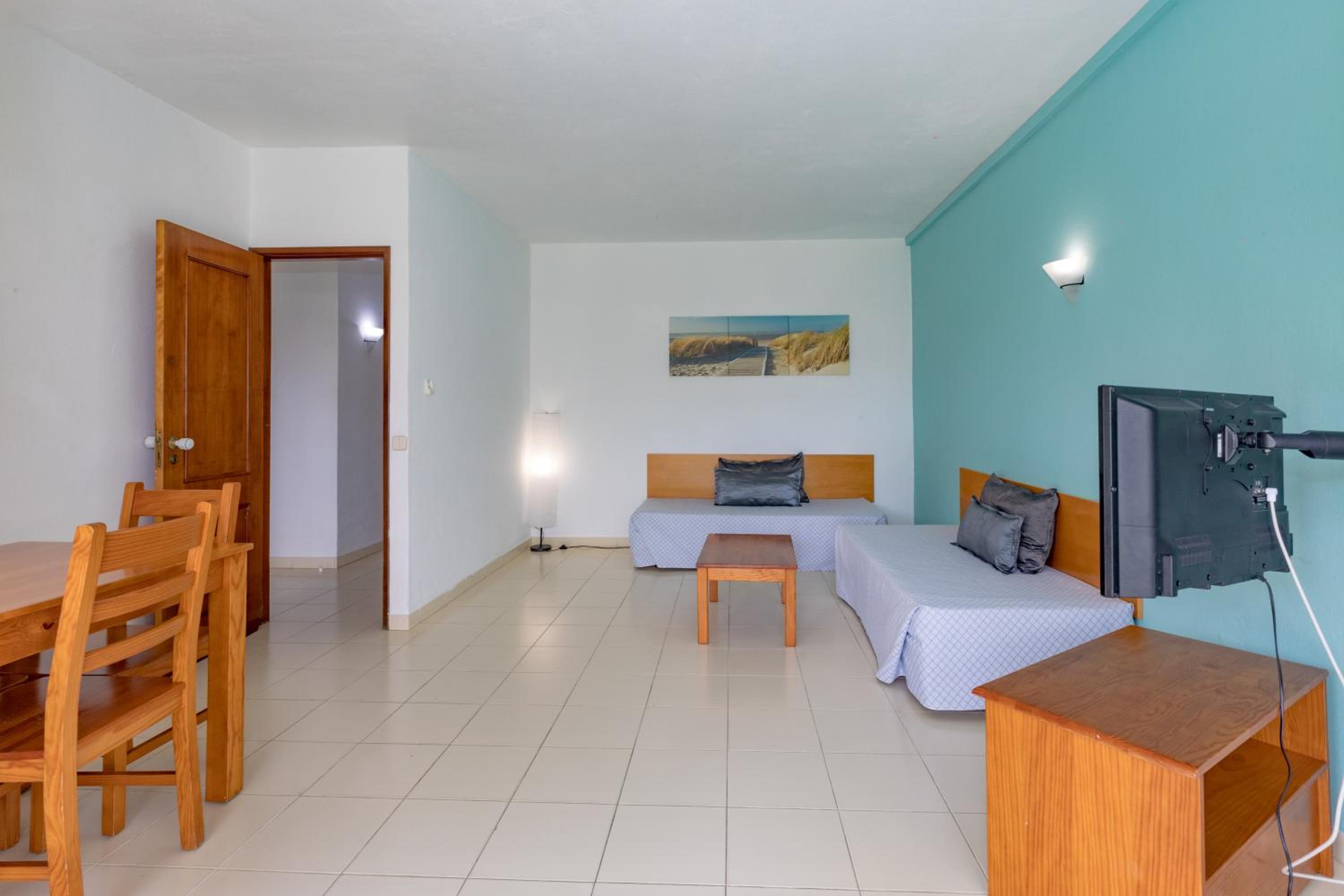 One-Bedroom Apartment with Pool View photo 3
