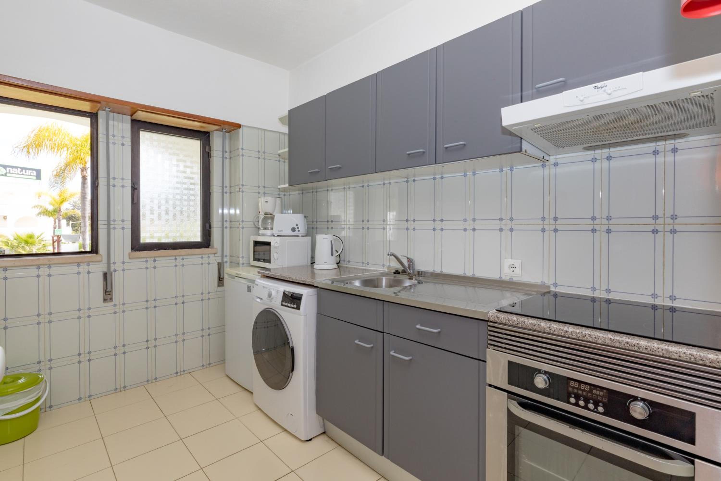 Studio Apartment with Pool View photo 3