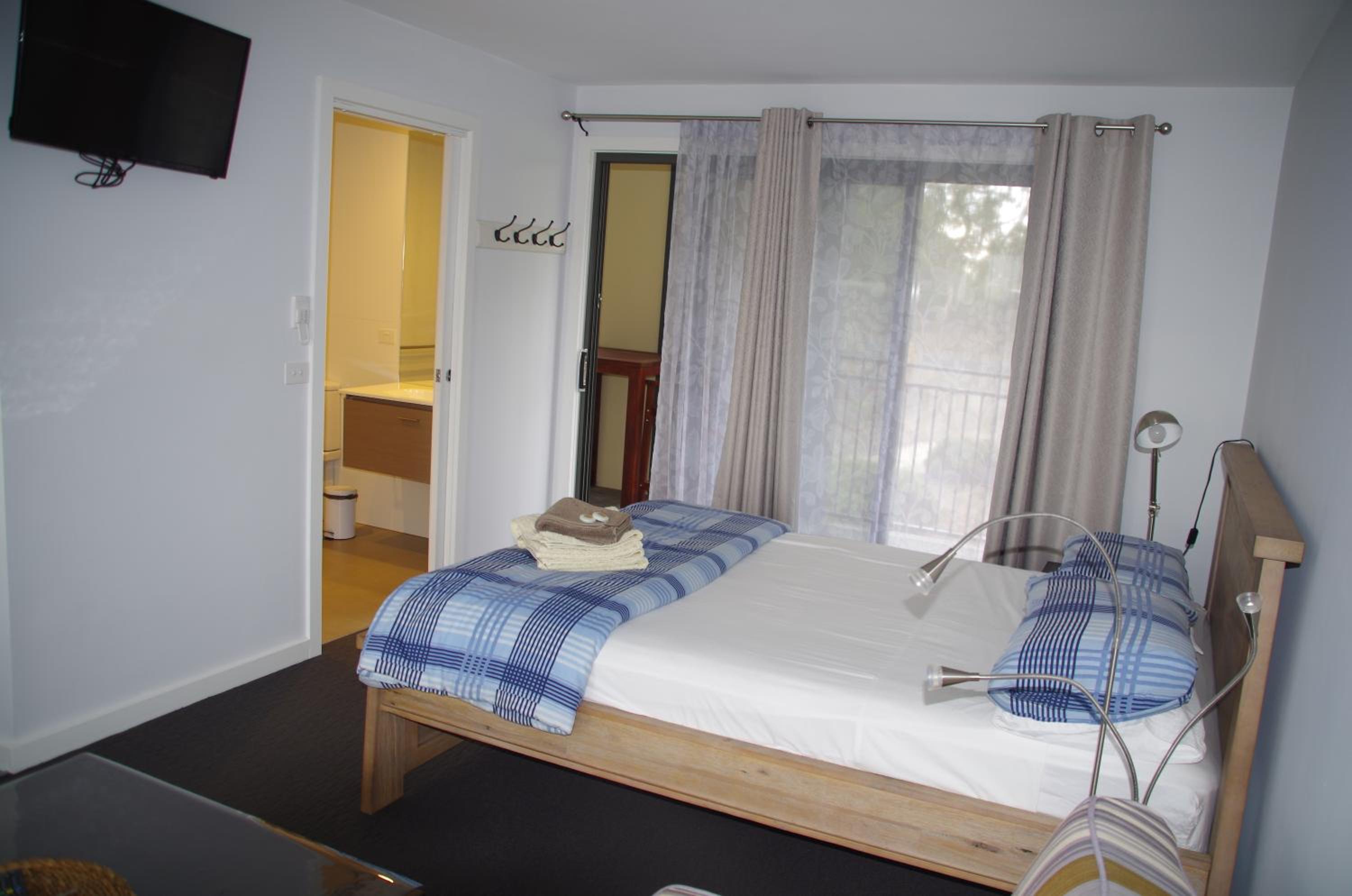 Queen Studio with Sofa Bed