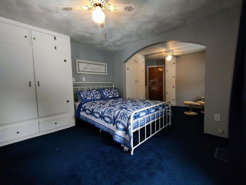Four-Bedroom House photo 2