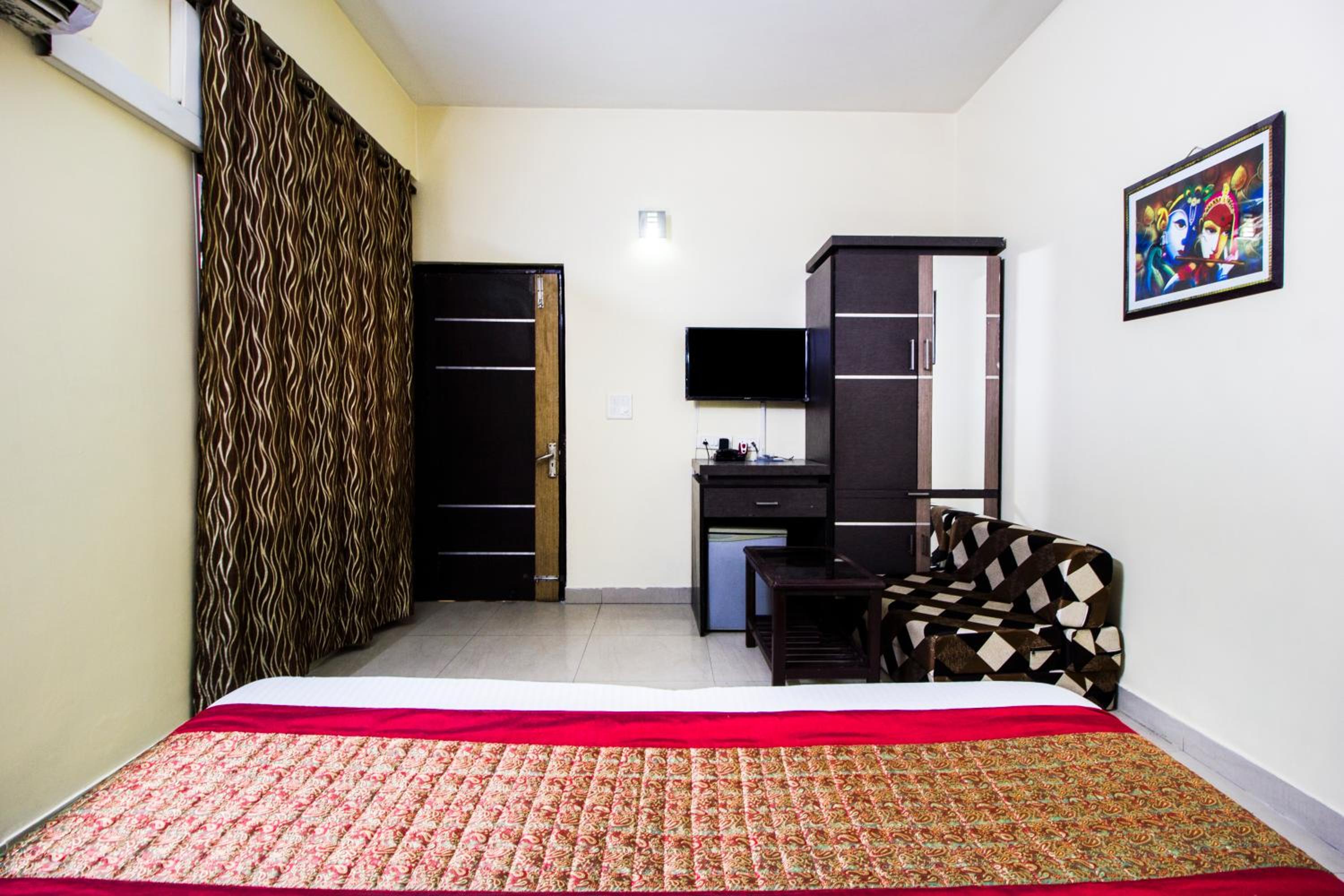 Deluxe Double Room with Extra Bed - Photo 1