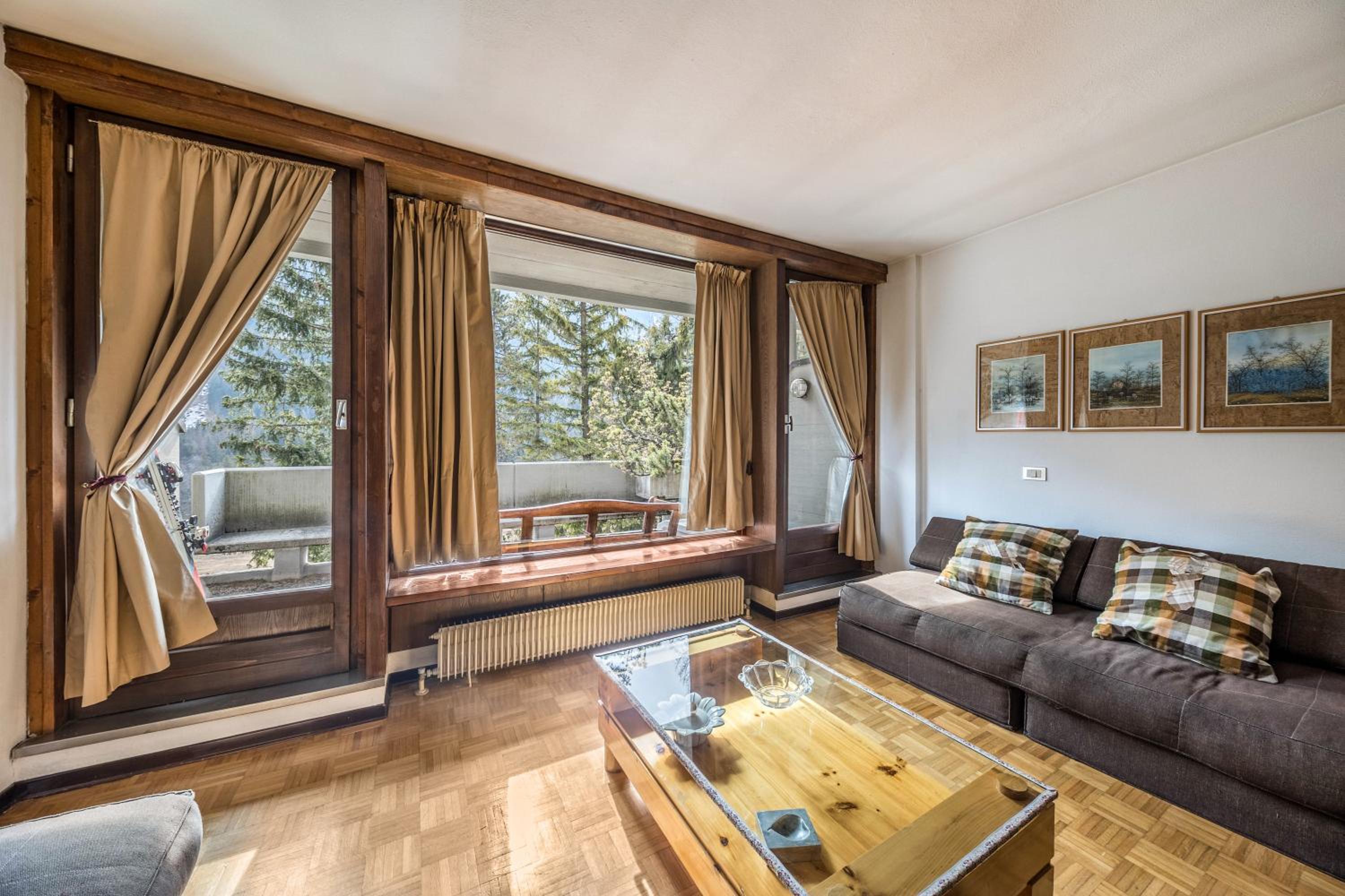 Three-Bedroom Apartment with Mountain View