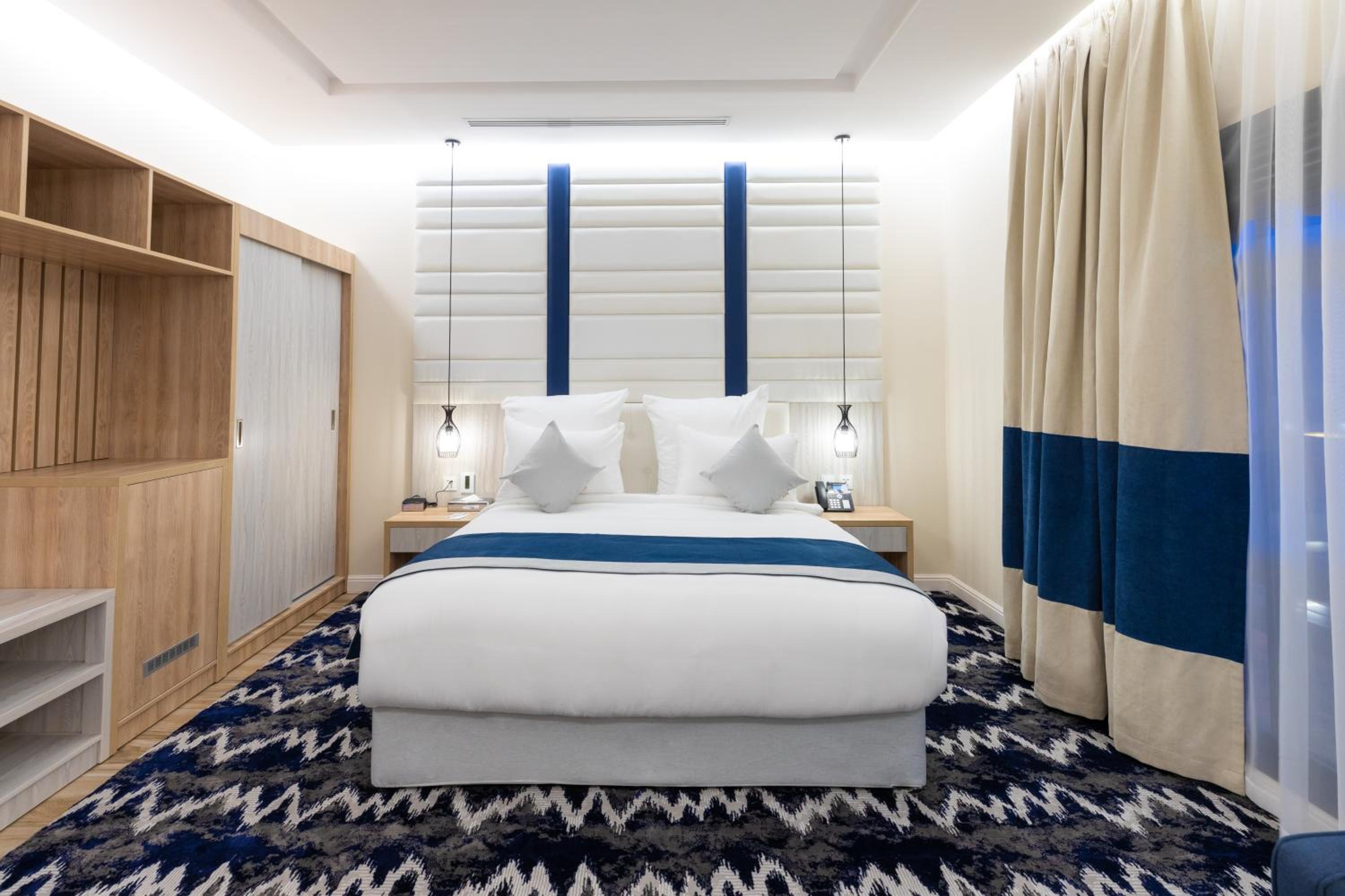 Deluxe King Room photo 1