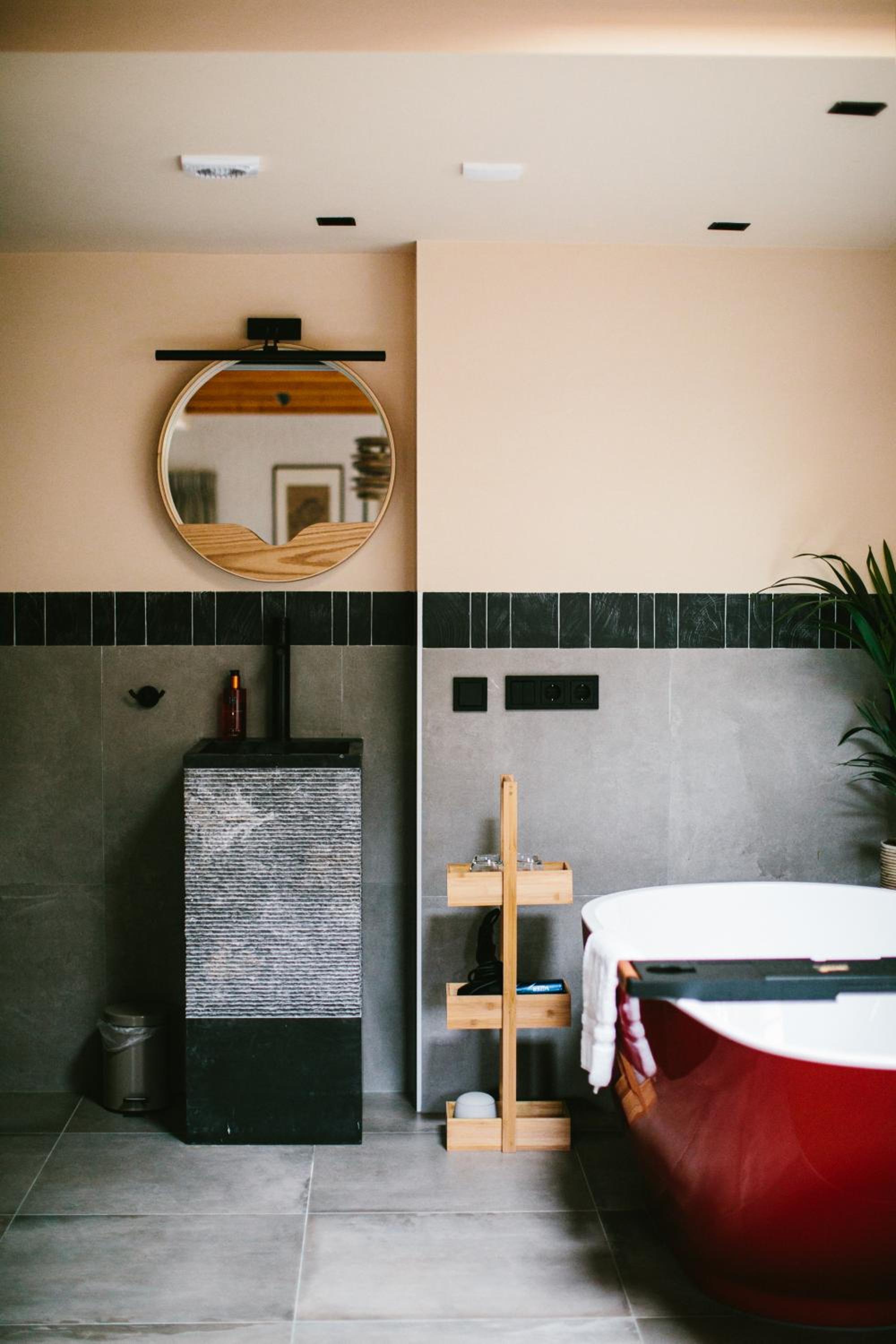 Deluxe Double Room with Bath - Photo 2
