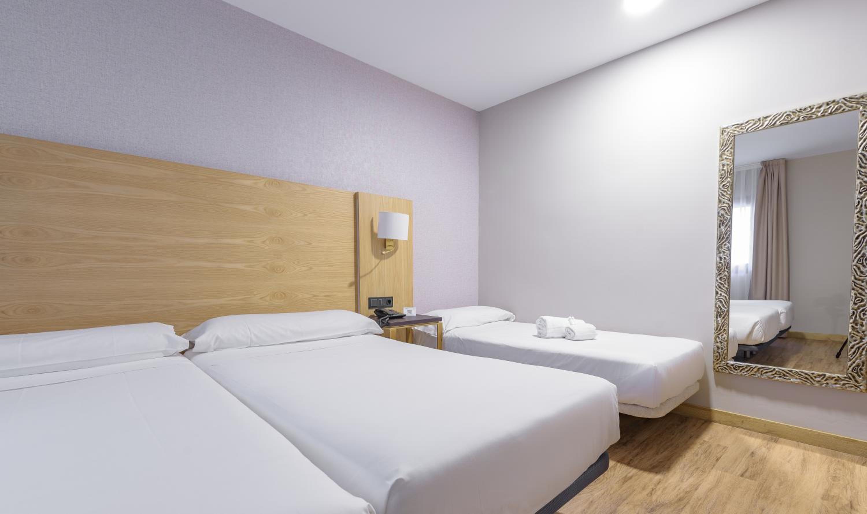 Double Room with Extra Bed - Photo 9