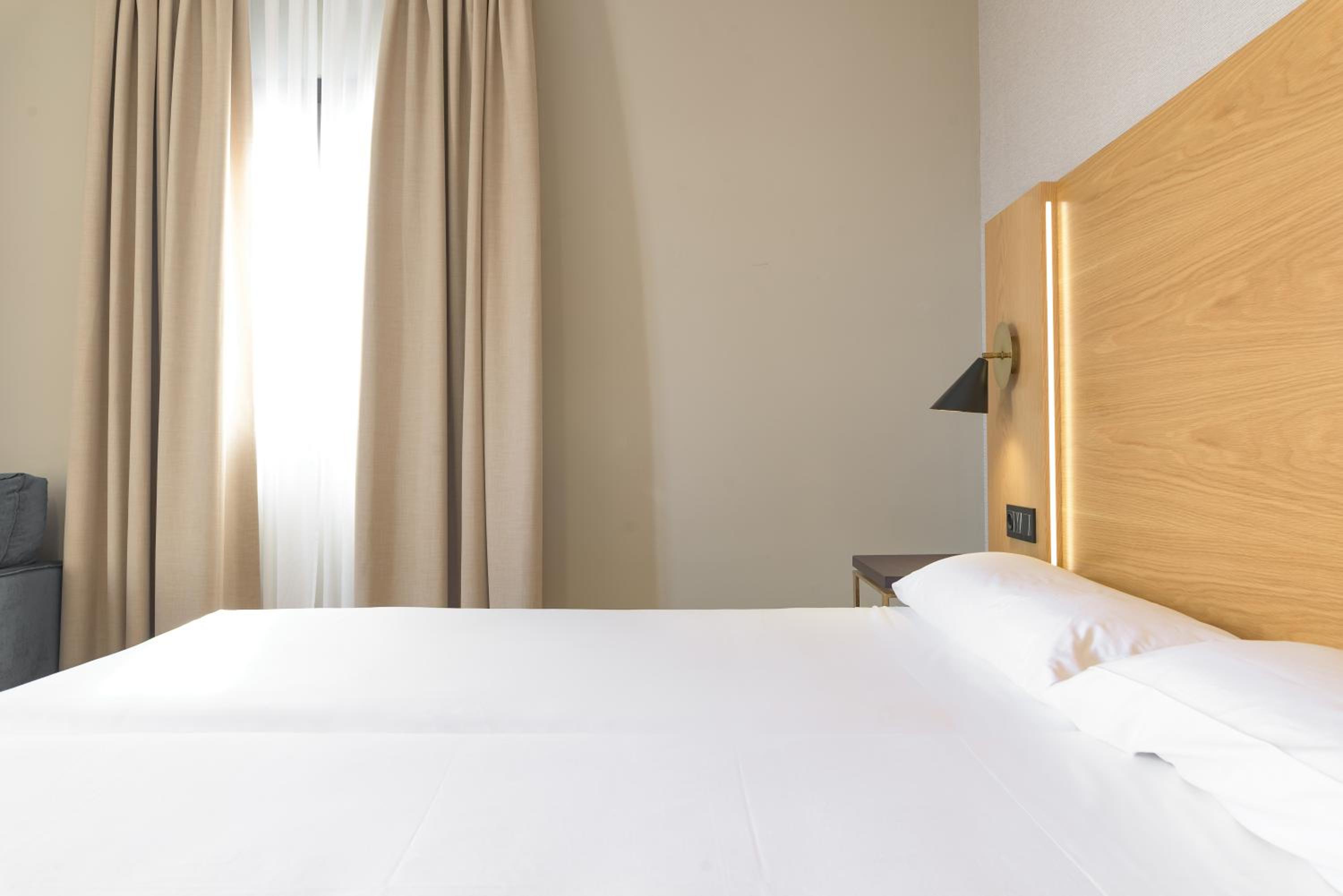 Double or Twin Room - Photo 7