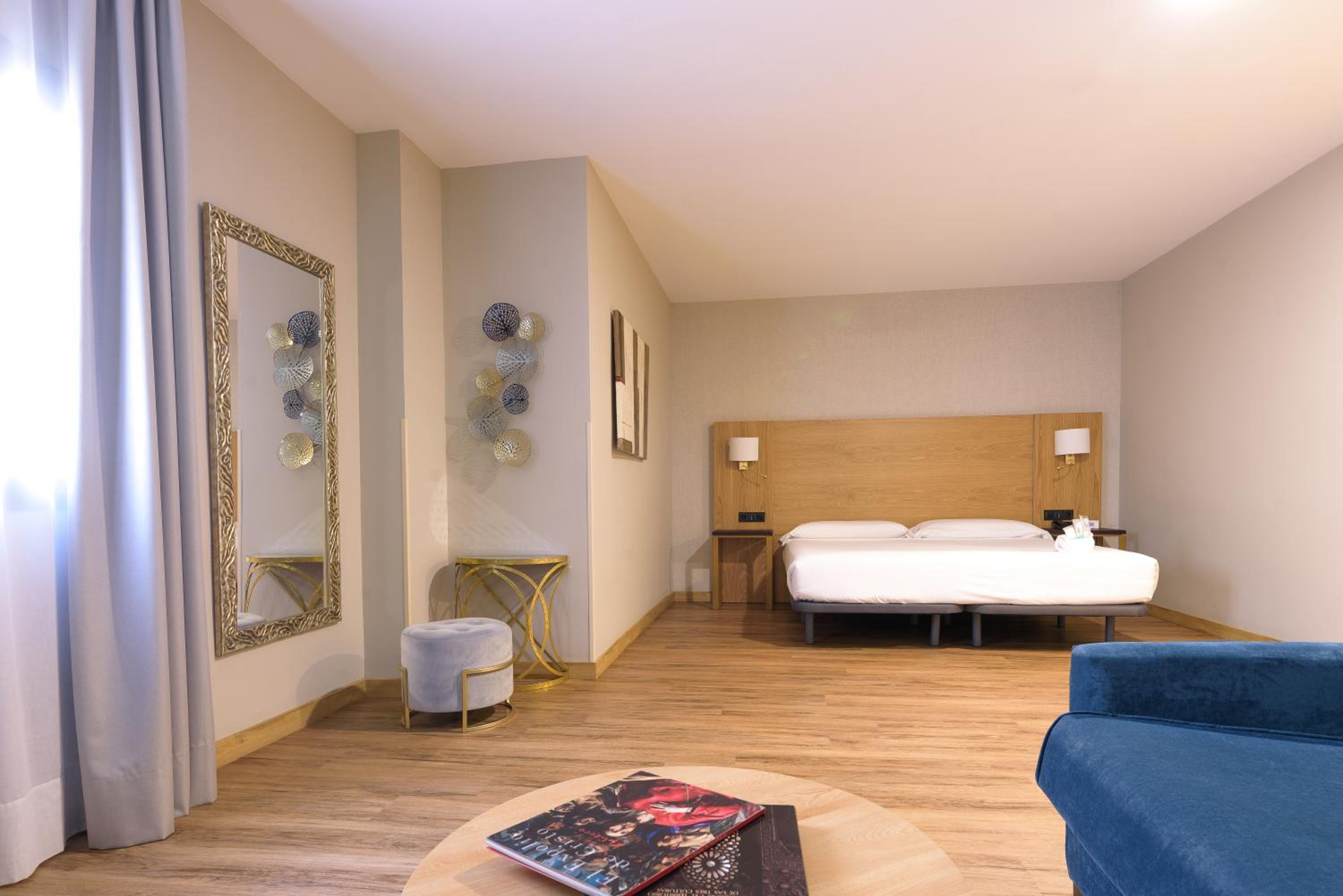 Superior King Room - Photo 4