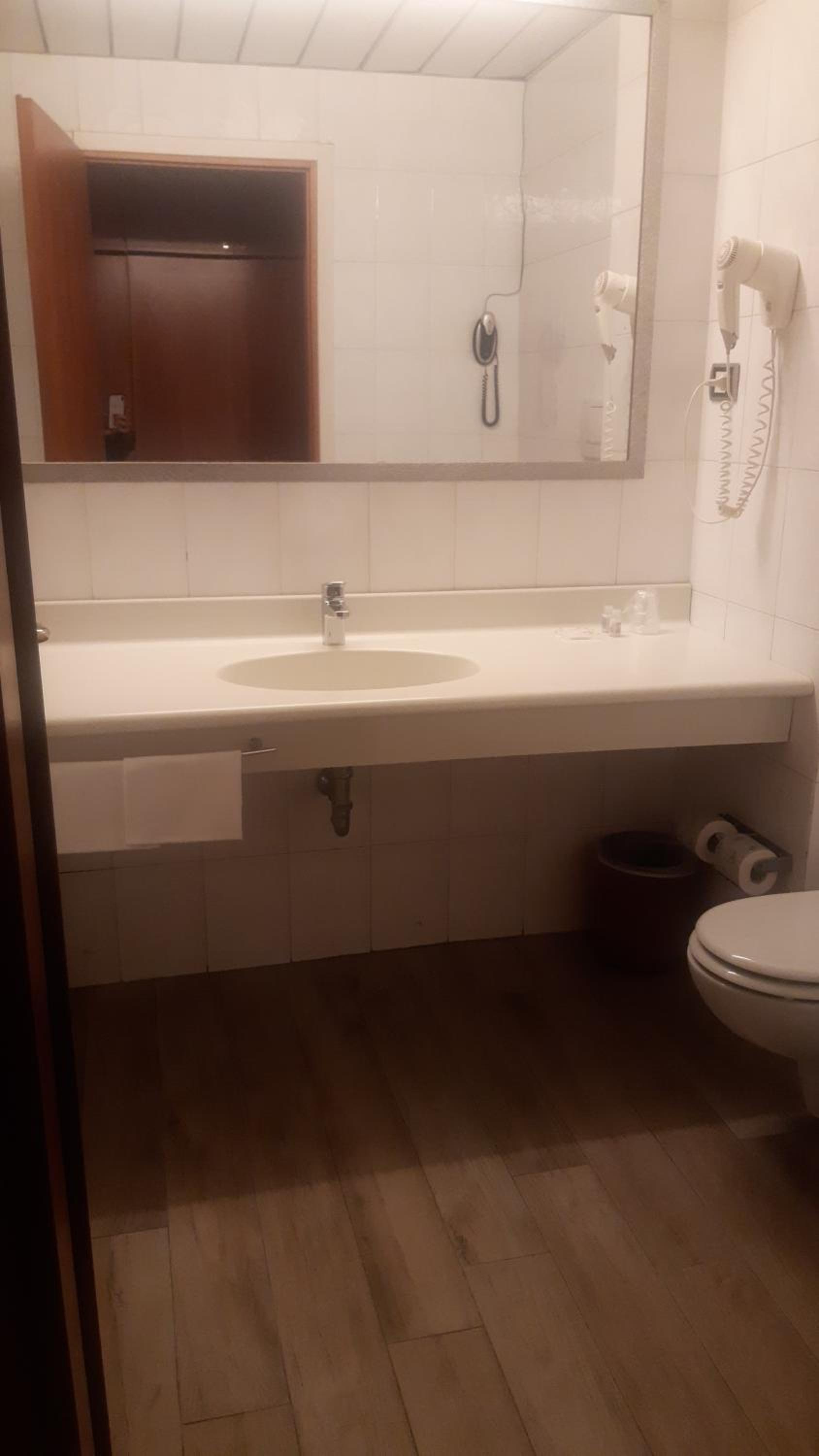 Standard Double or Twin Room - Photo 2