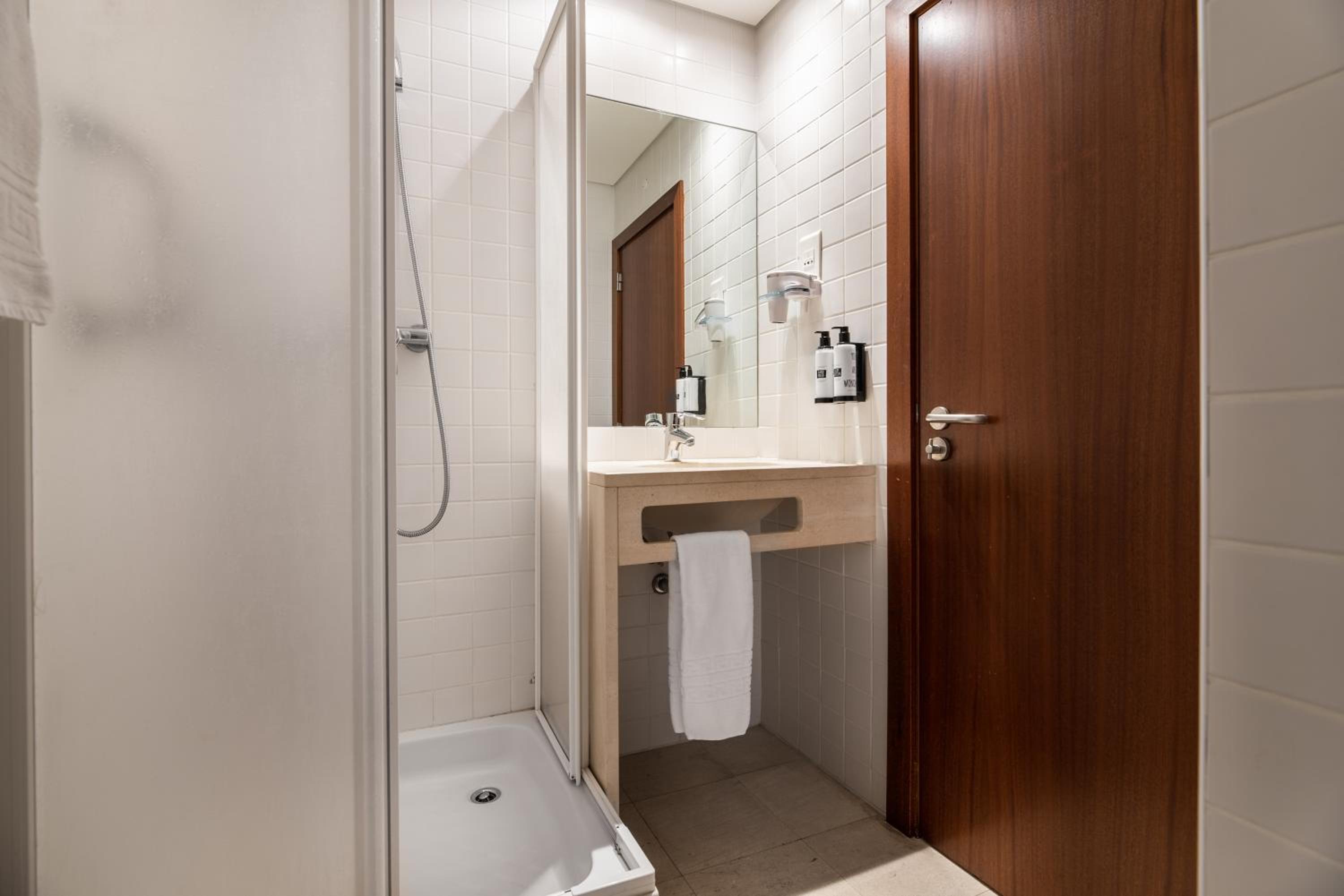 Single Room - Photo 2