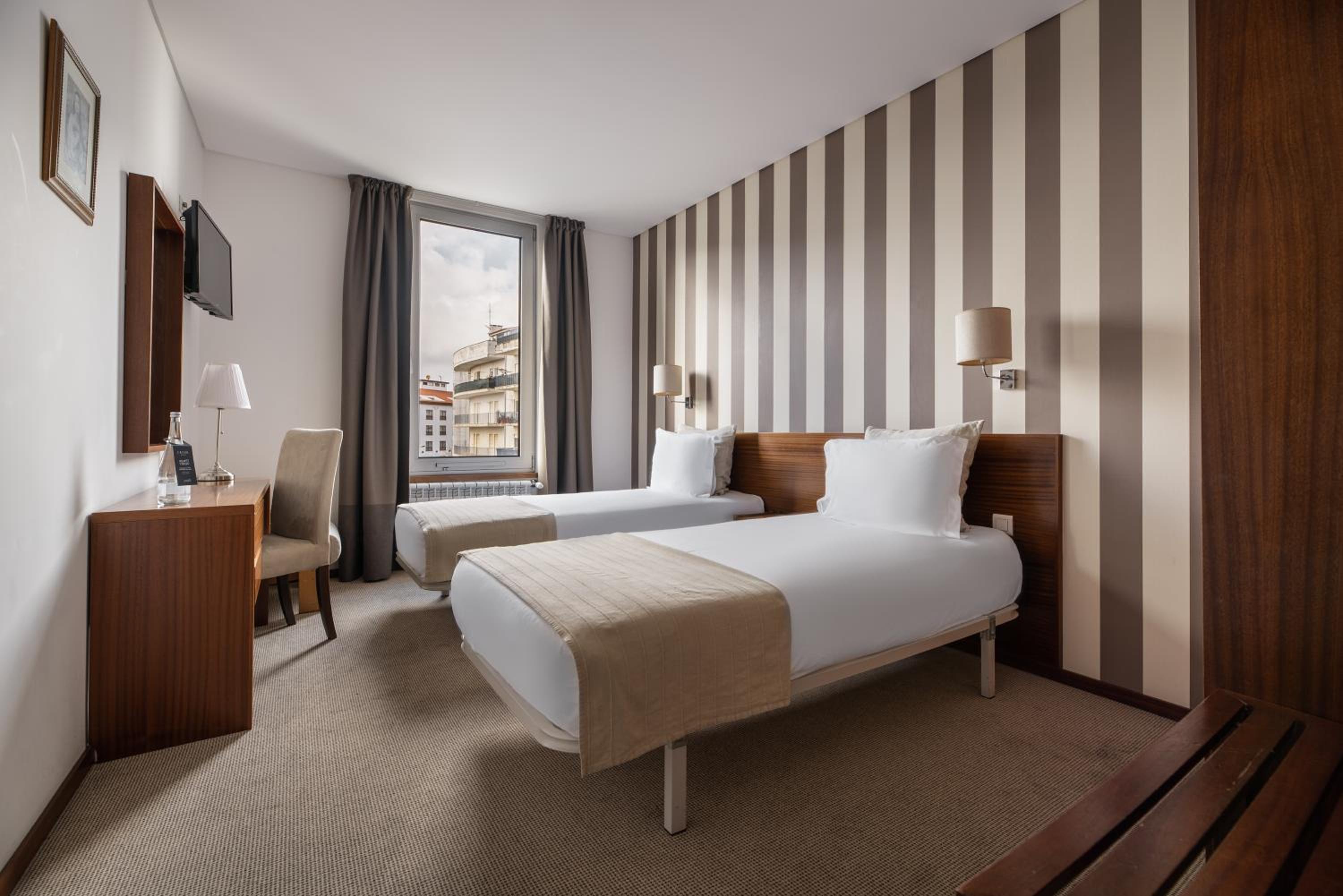 Double or Twin Room with Sanctuary View - Photo 2