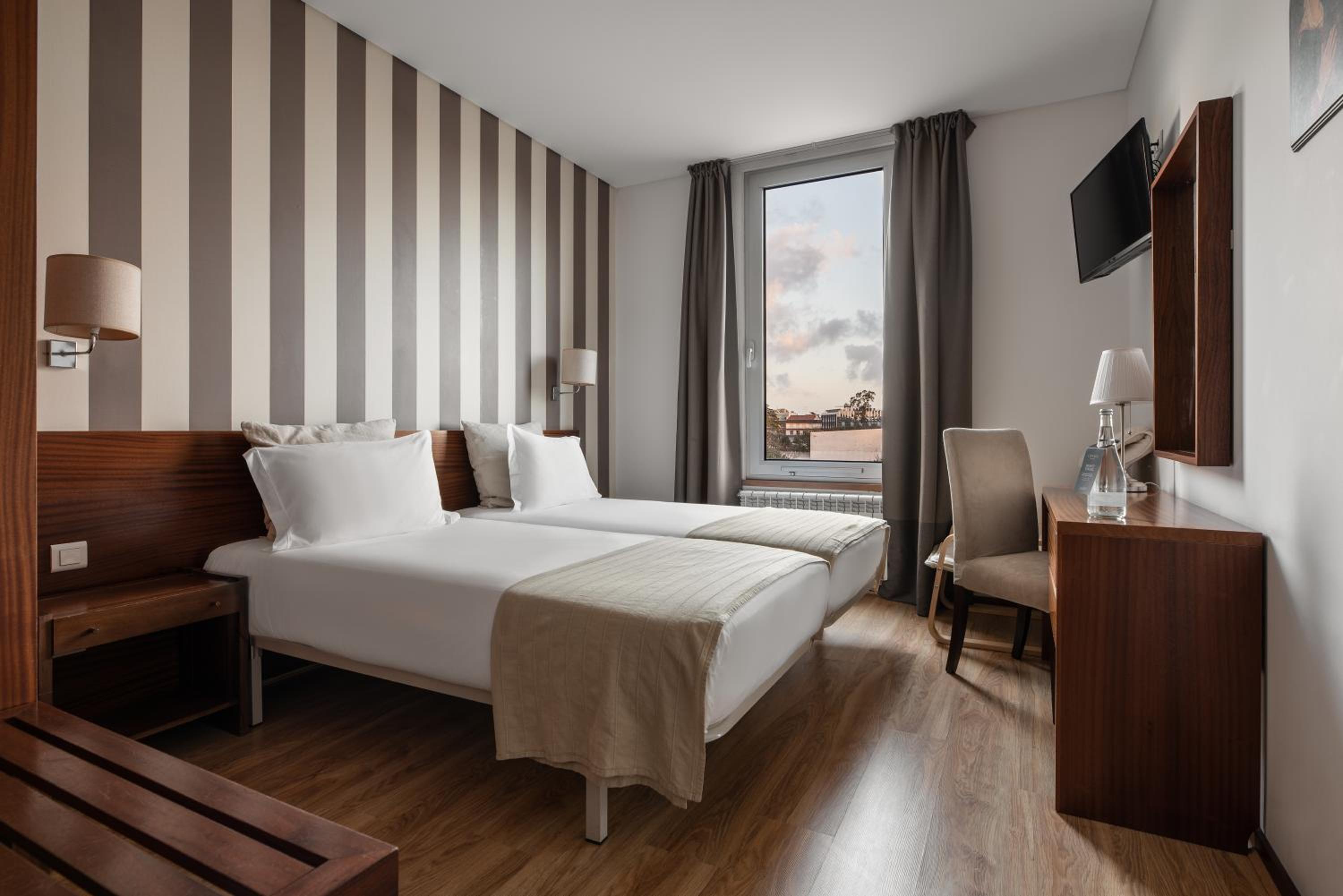 Double or Twin Room with Sanctuary View - Photo 6