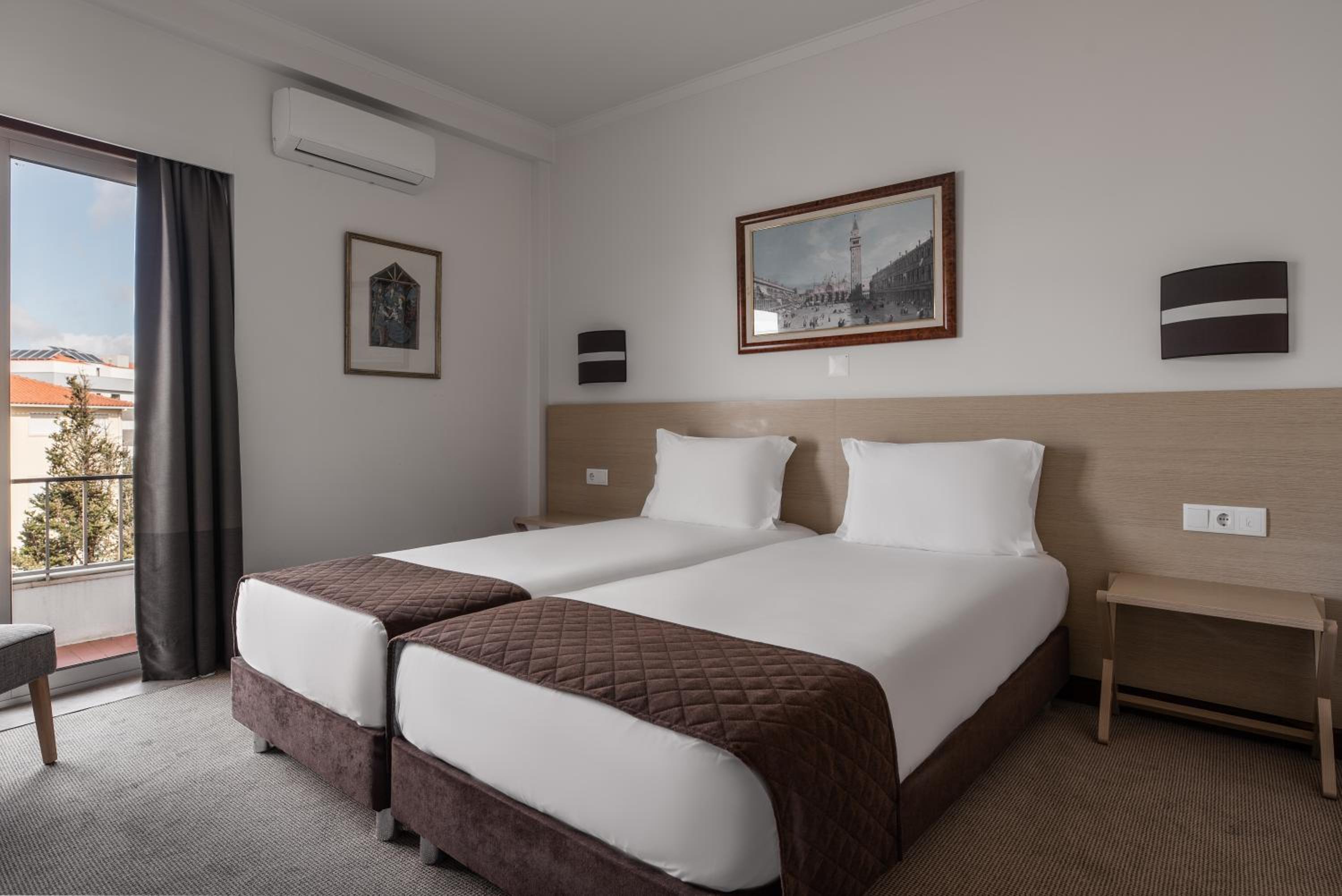 Standard Double or Twin Room - Photo 5