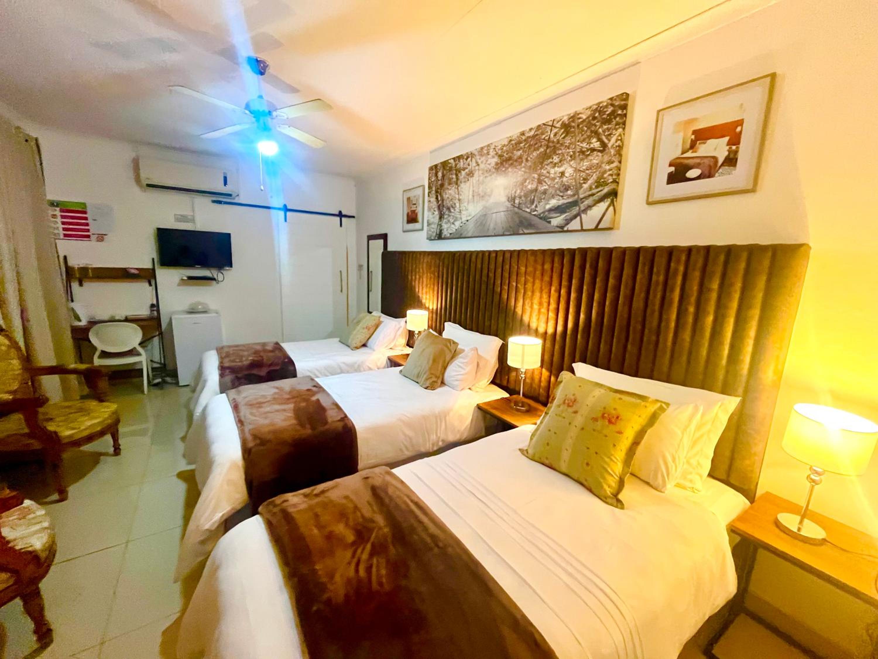 Triple Room with Private Bathroom photo 1