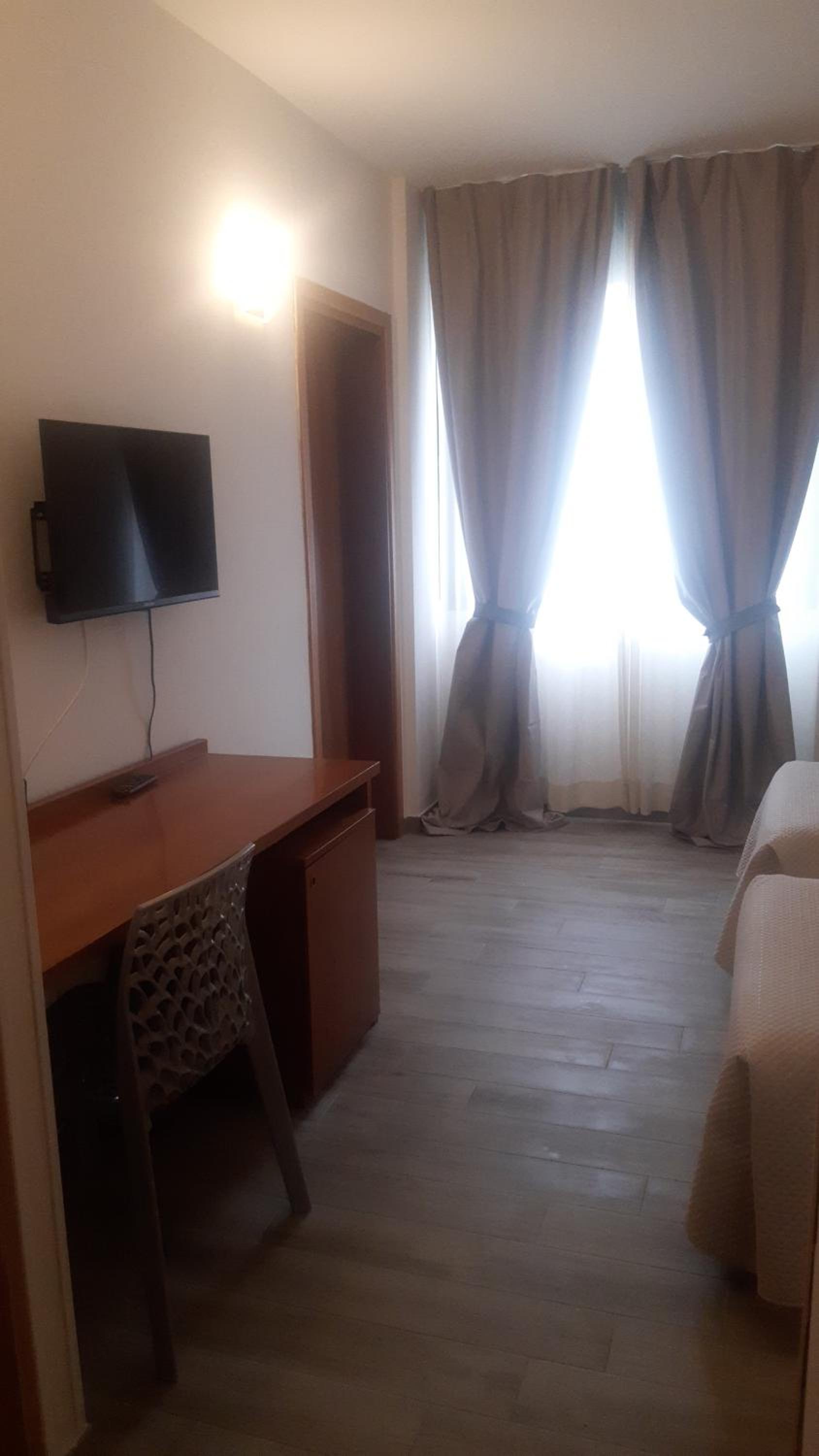 Standard Double or Twin Room - Photo 1