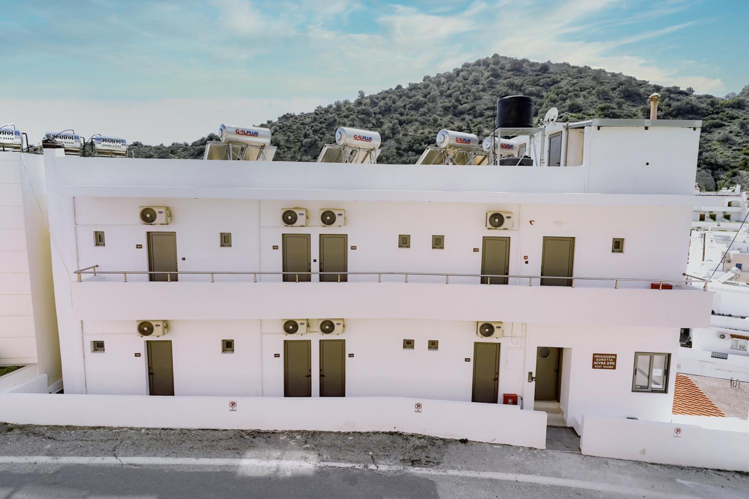 Double or Twin Room with Side Sea View - Photo 10