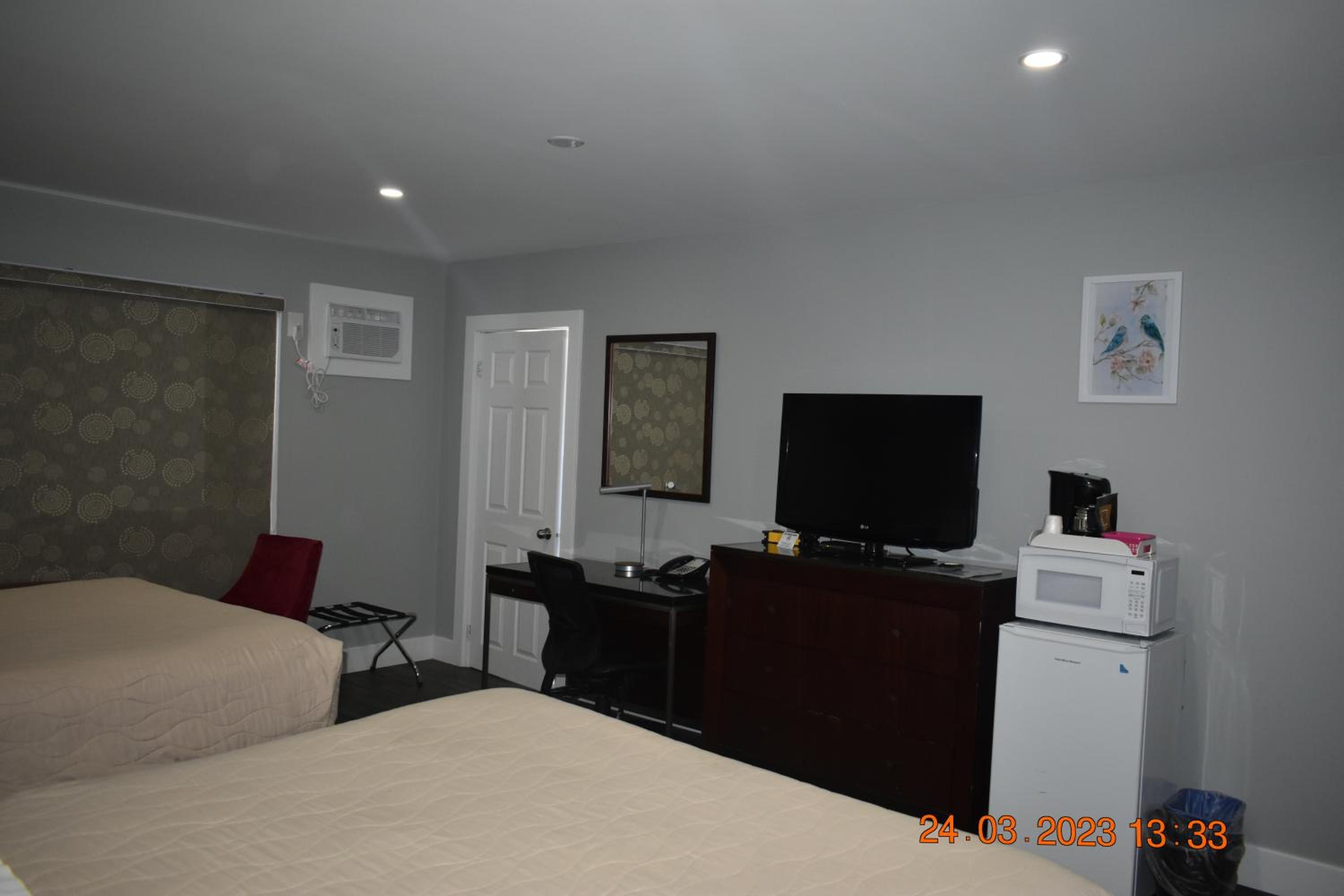 Standard Queen Room photo 3