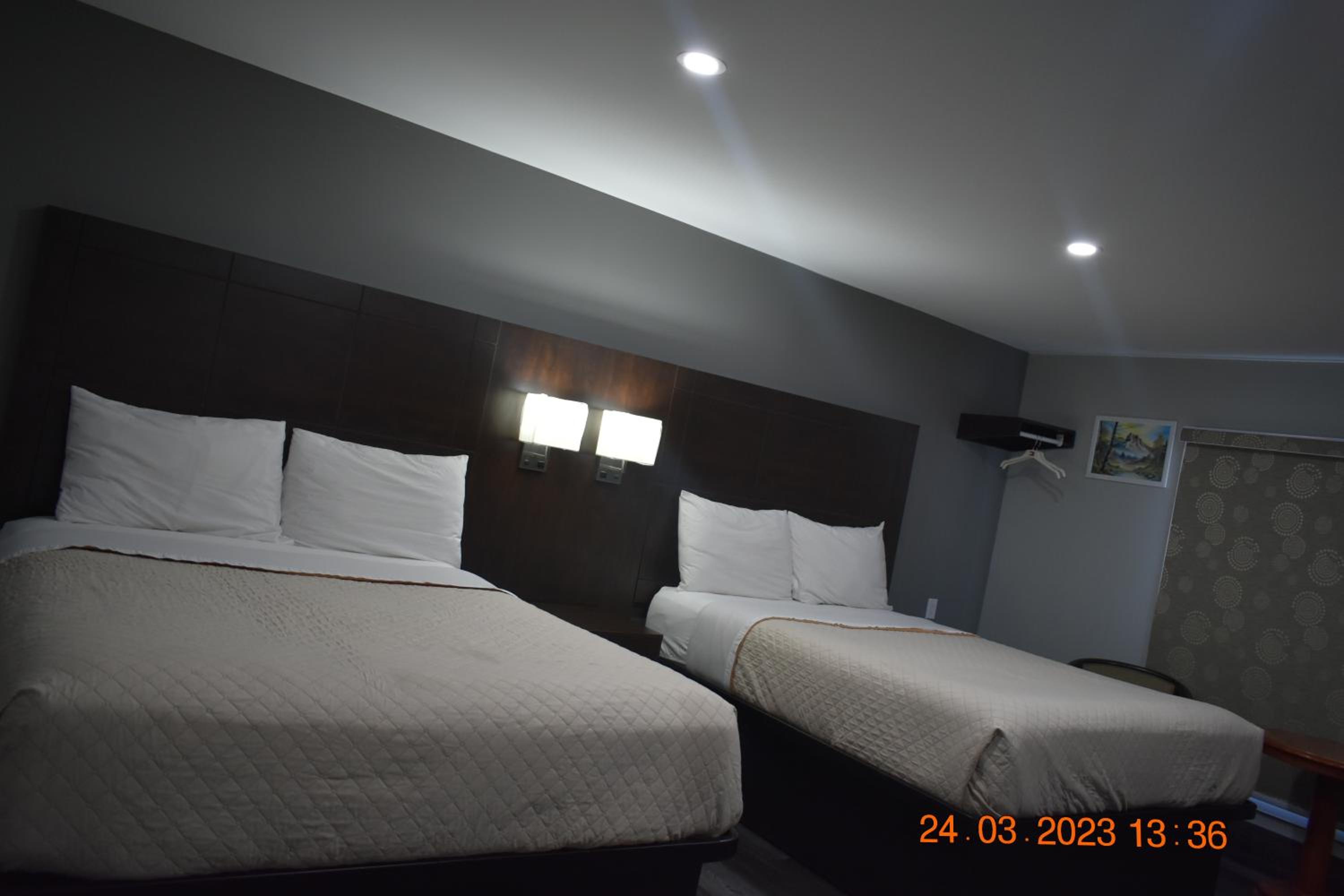 Standard Queen Room photo 2