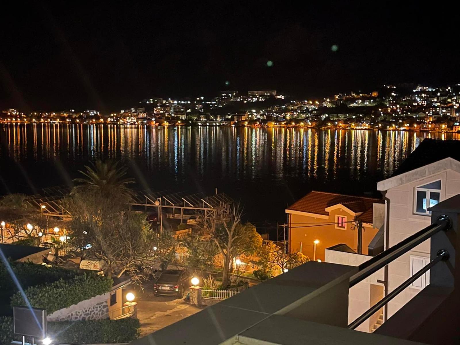 Double or Twin Room with Side Sea View - Photo 14