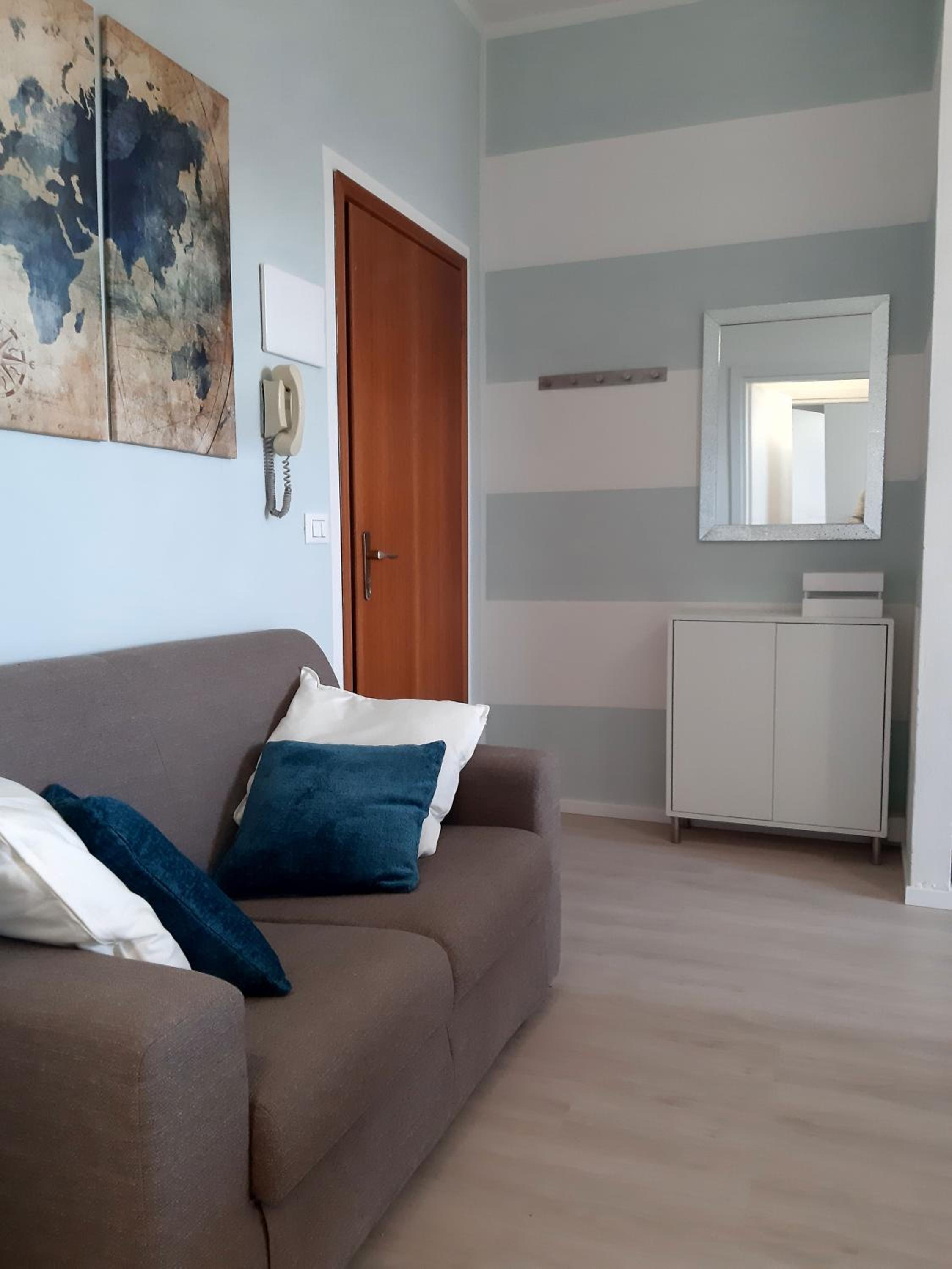 One-Bedroom Apartment photo 1
