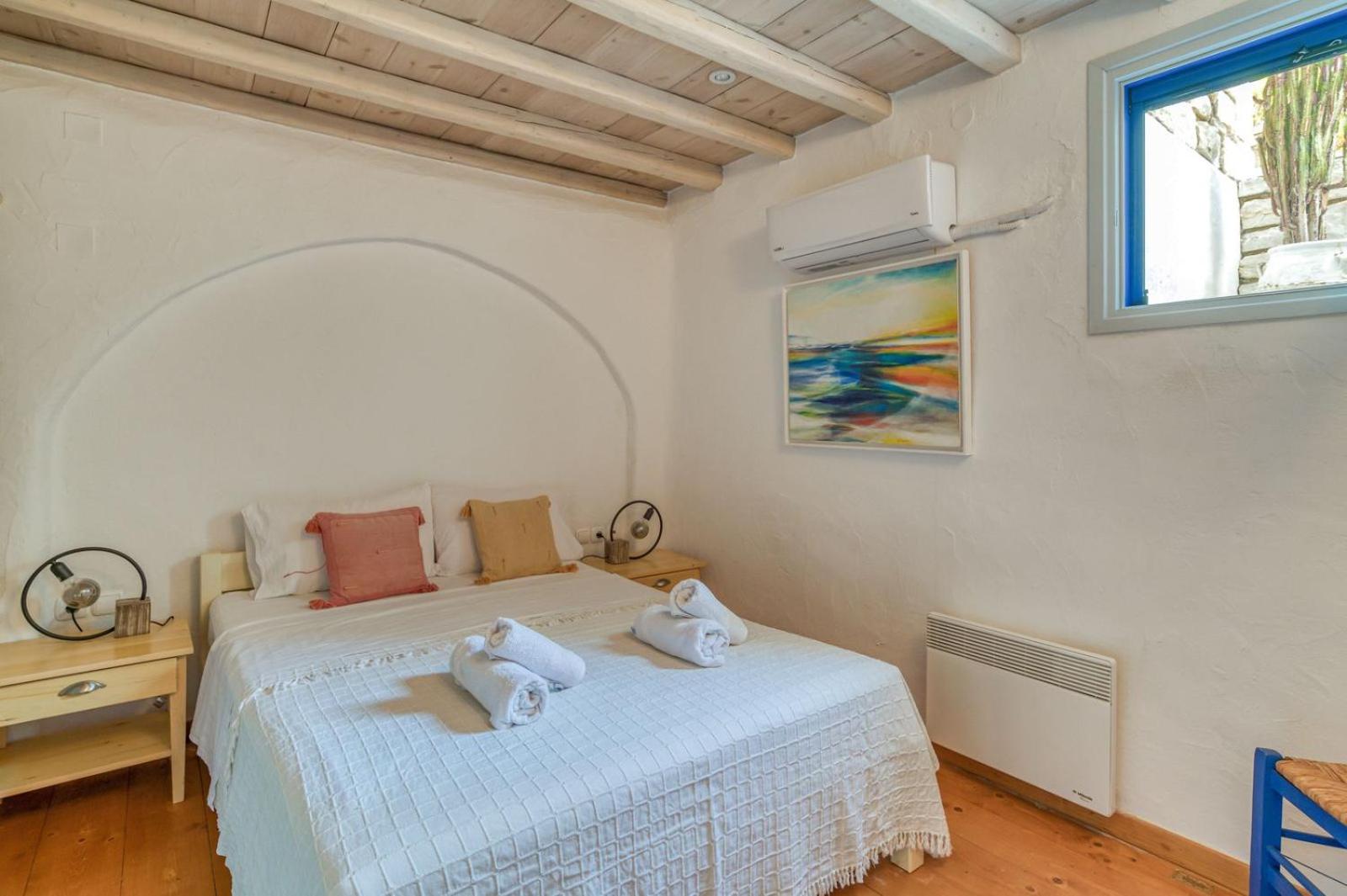 Three-Bedroom House photo 2