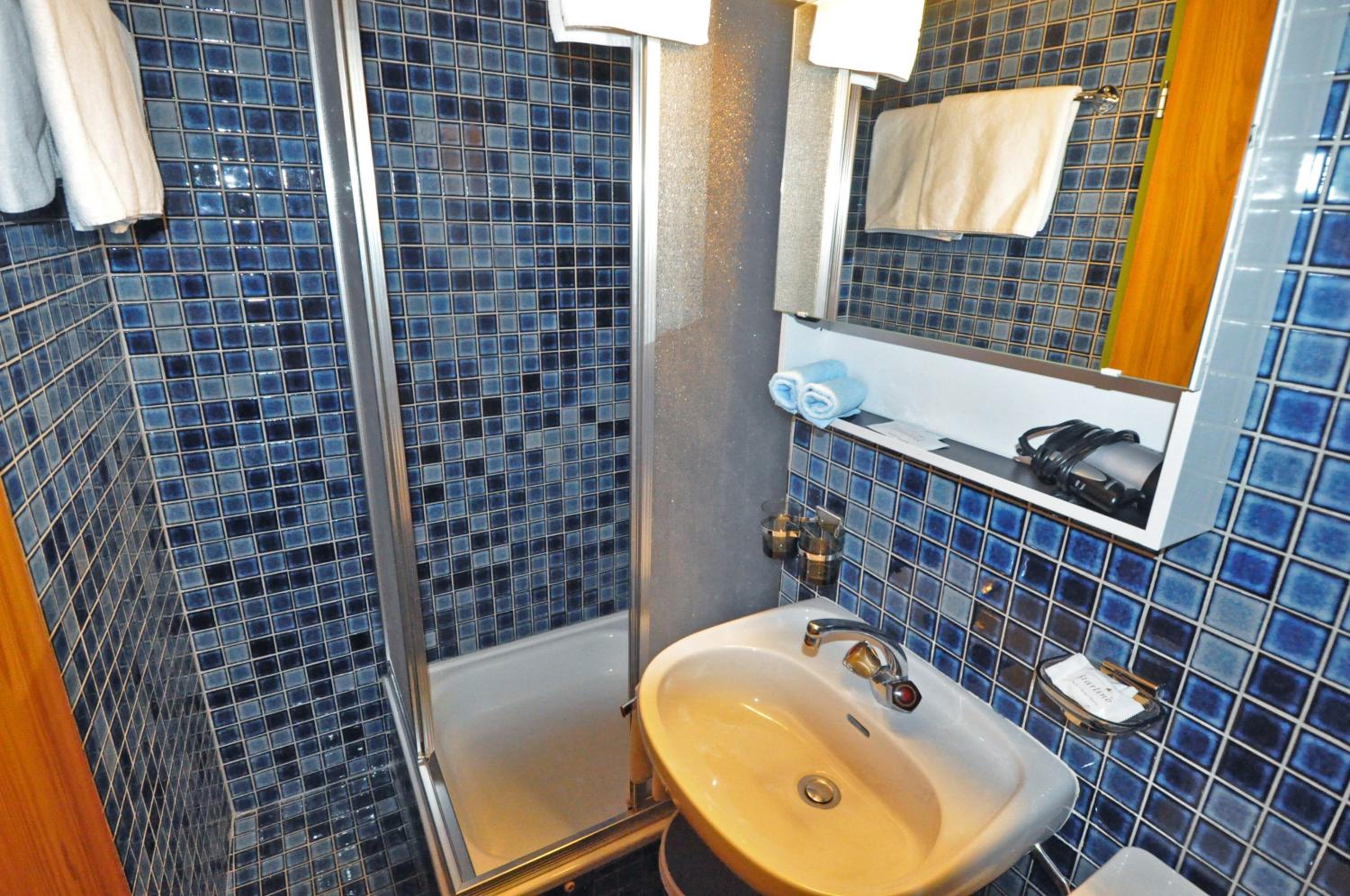 Family Room with Shower photo 3