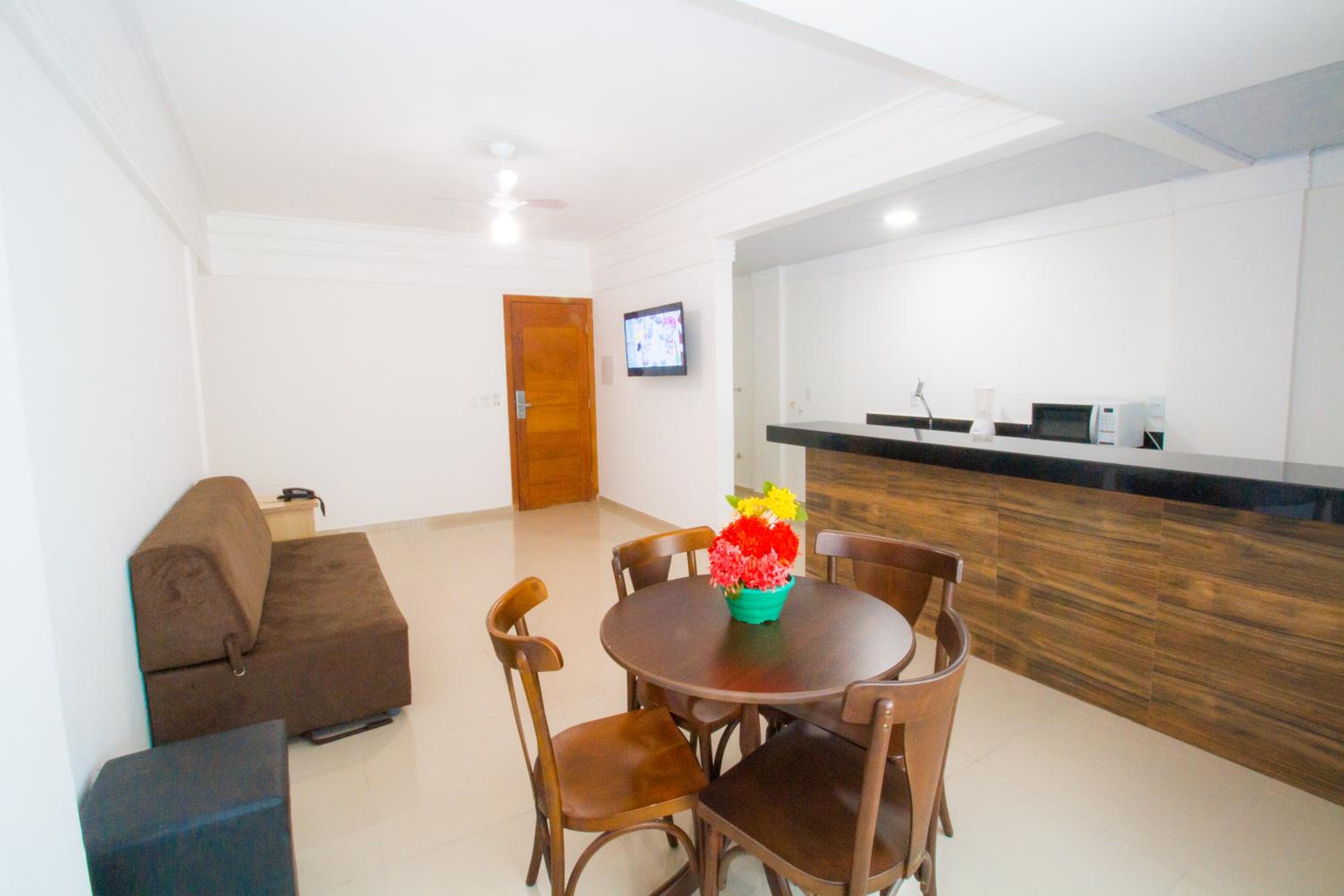 Family Room - Photo 2
