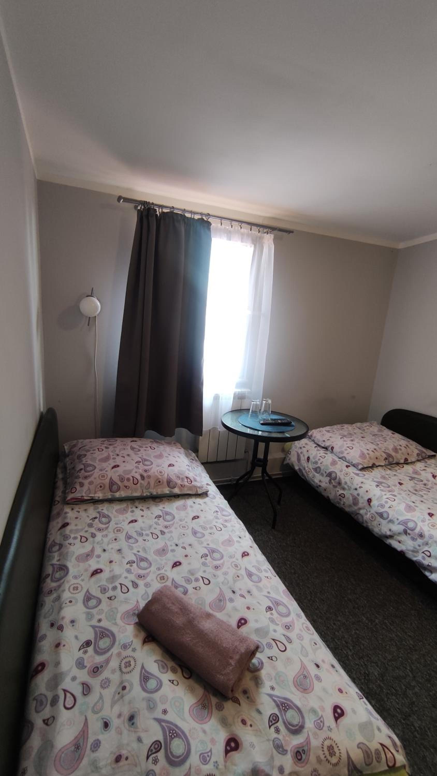 Twin Room with Bathroom - Photo 2