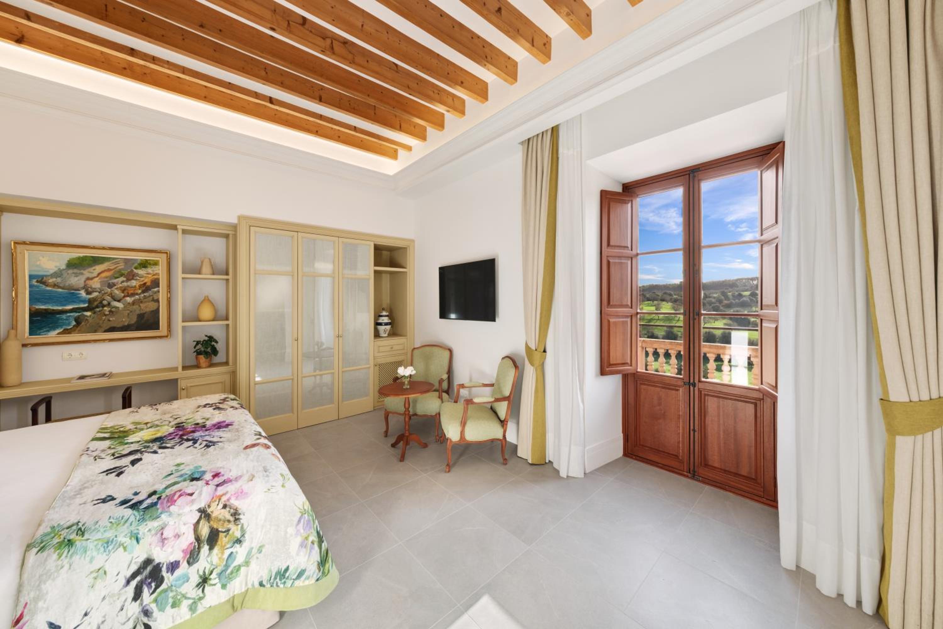 Suite Deluxe with Terrace and Jacuzzi photo 2