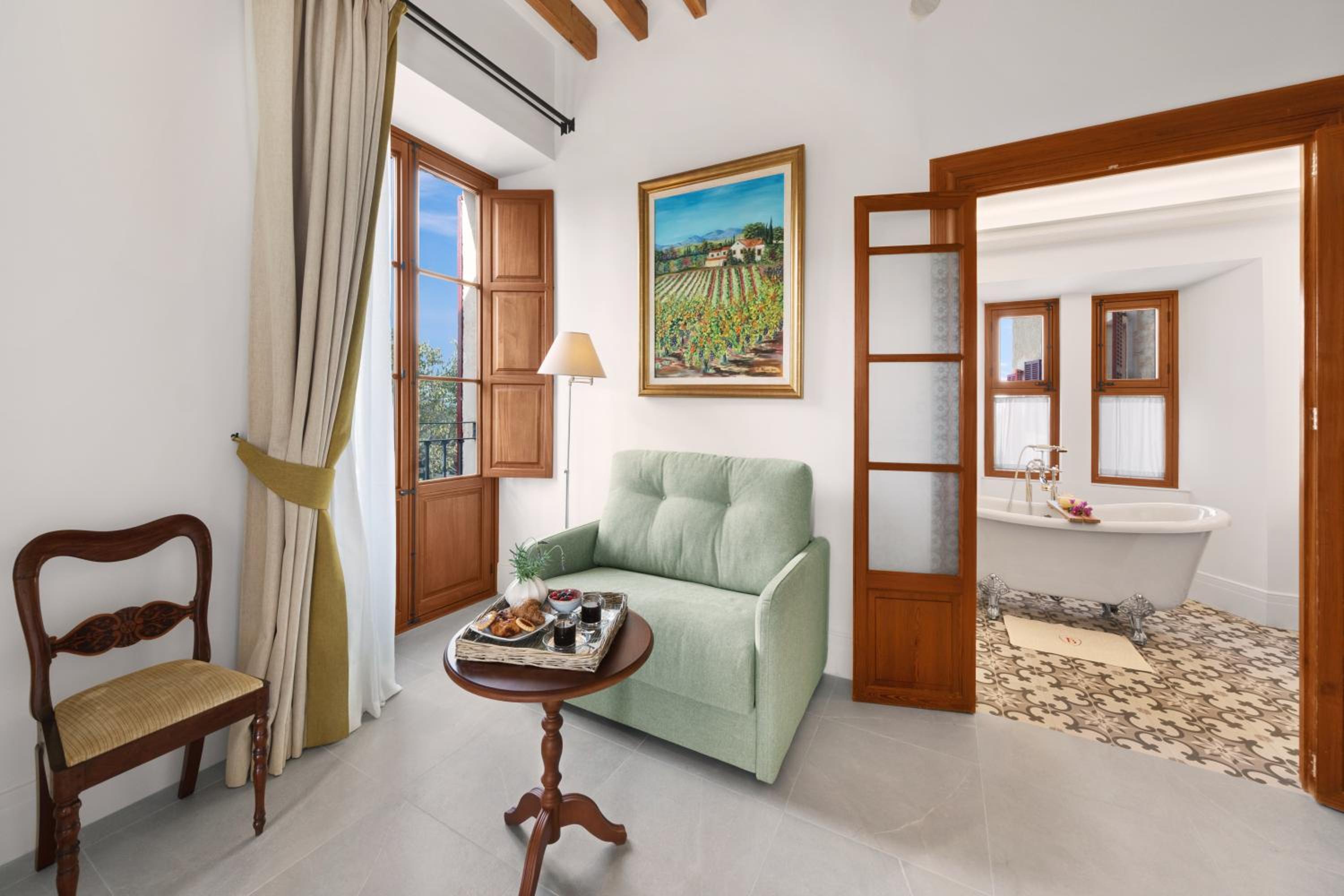 Deluxe Suite photo 3