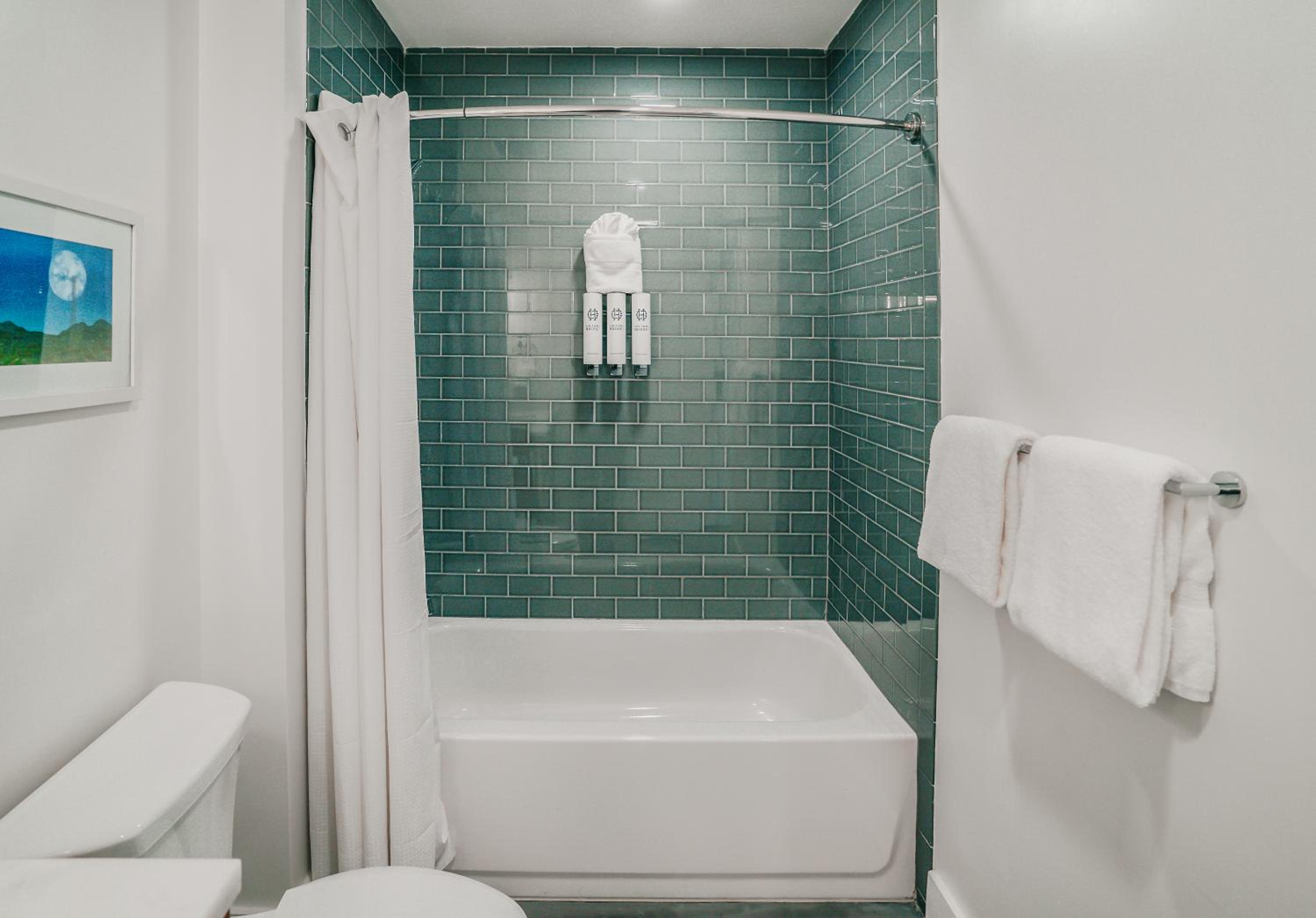 Three-Bedroom Suite - Photo 9