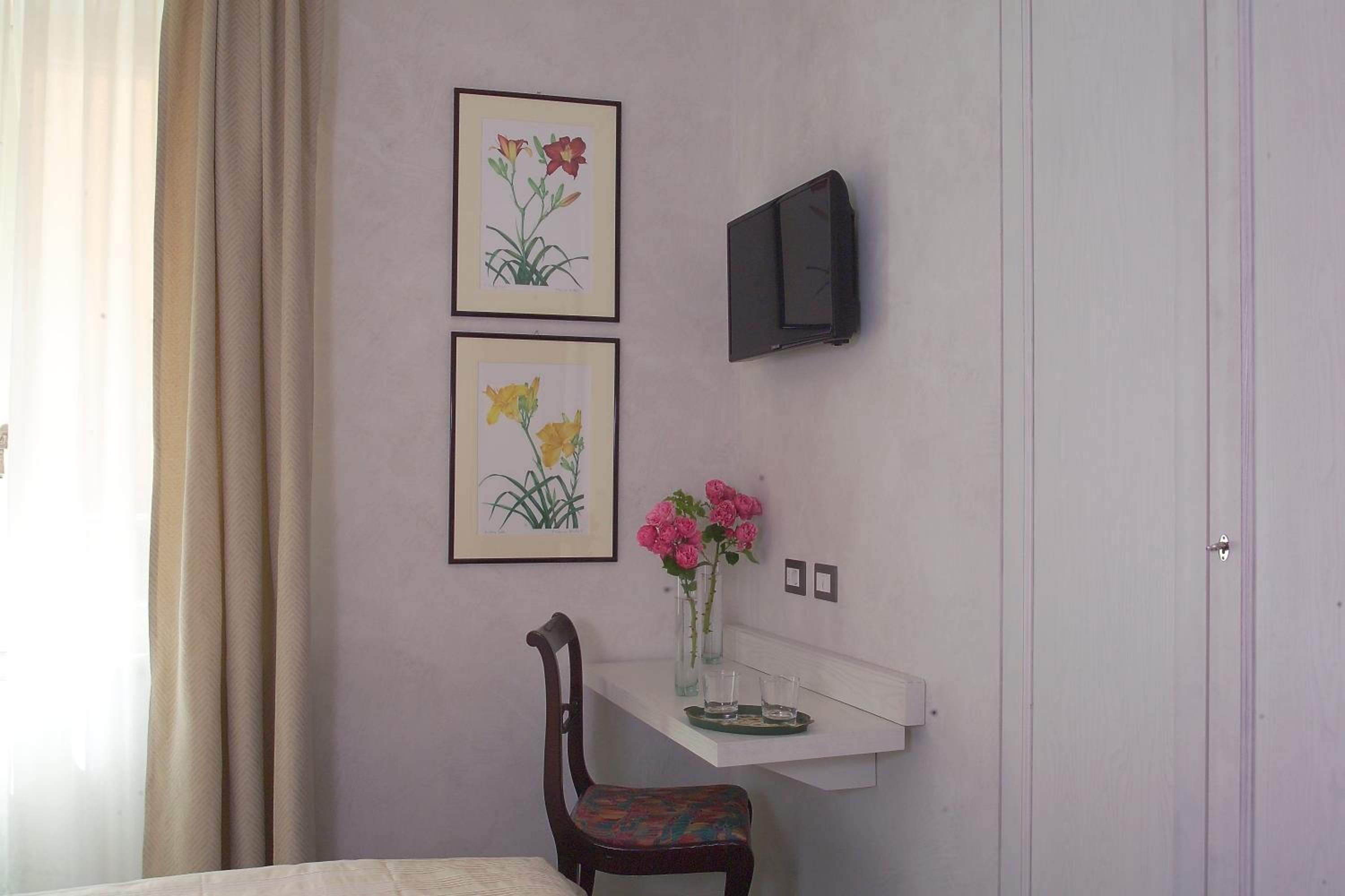 Double Room with Private Bathroom photo 3