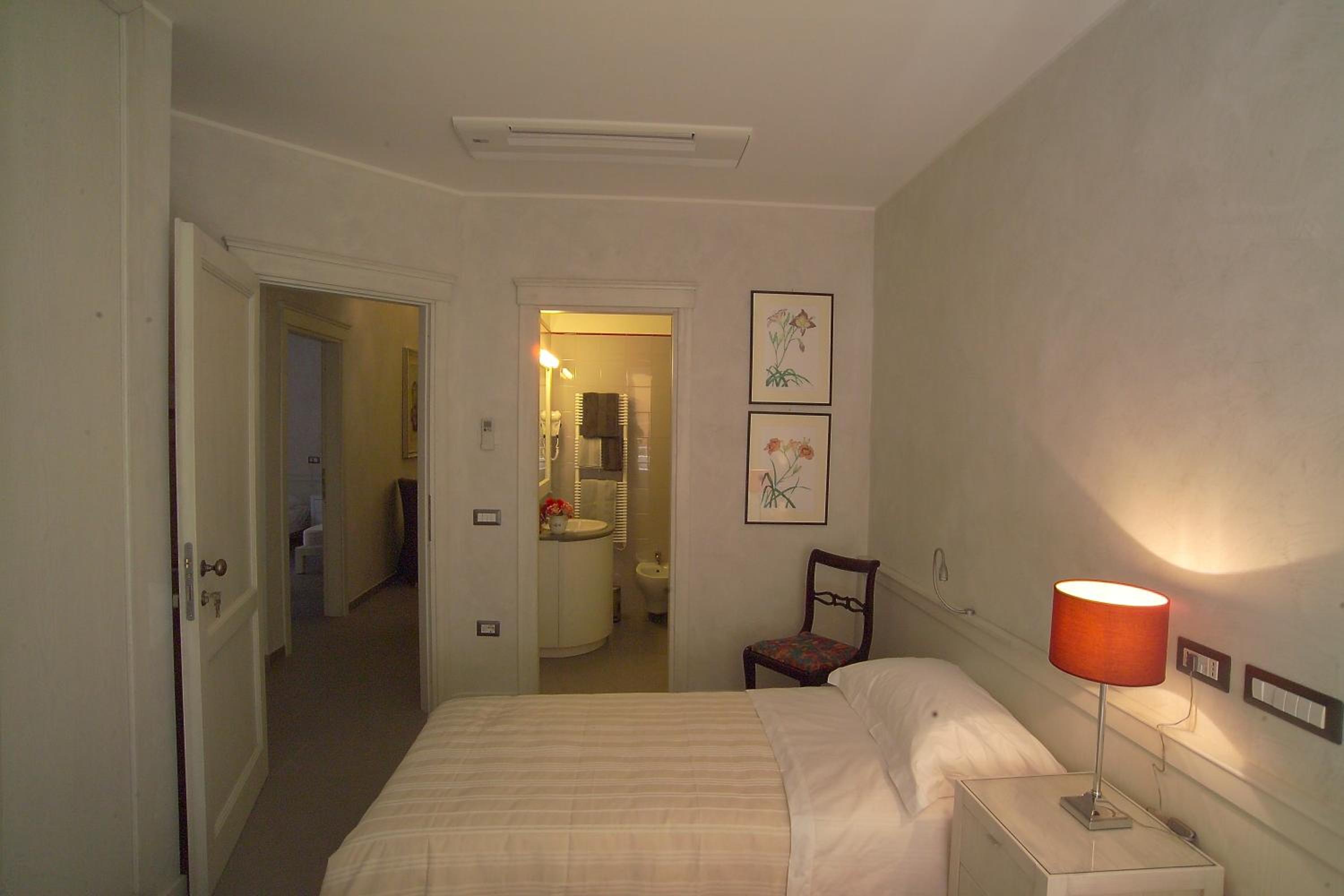 Double Room with Private Bathroom photo 1