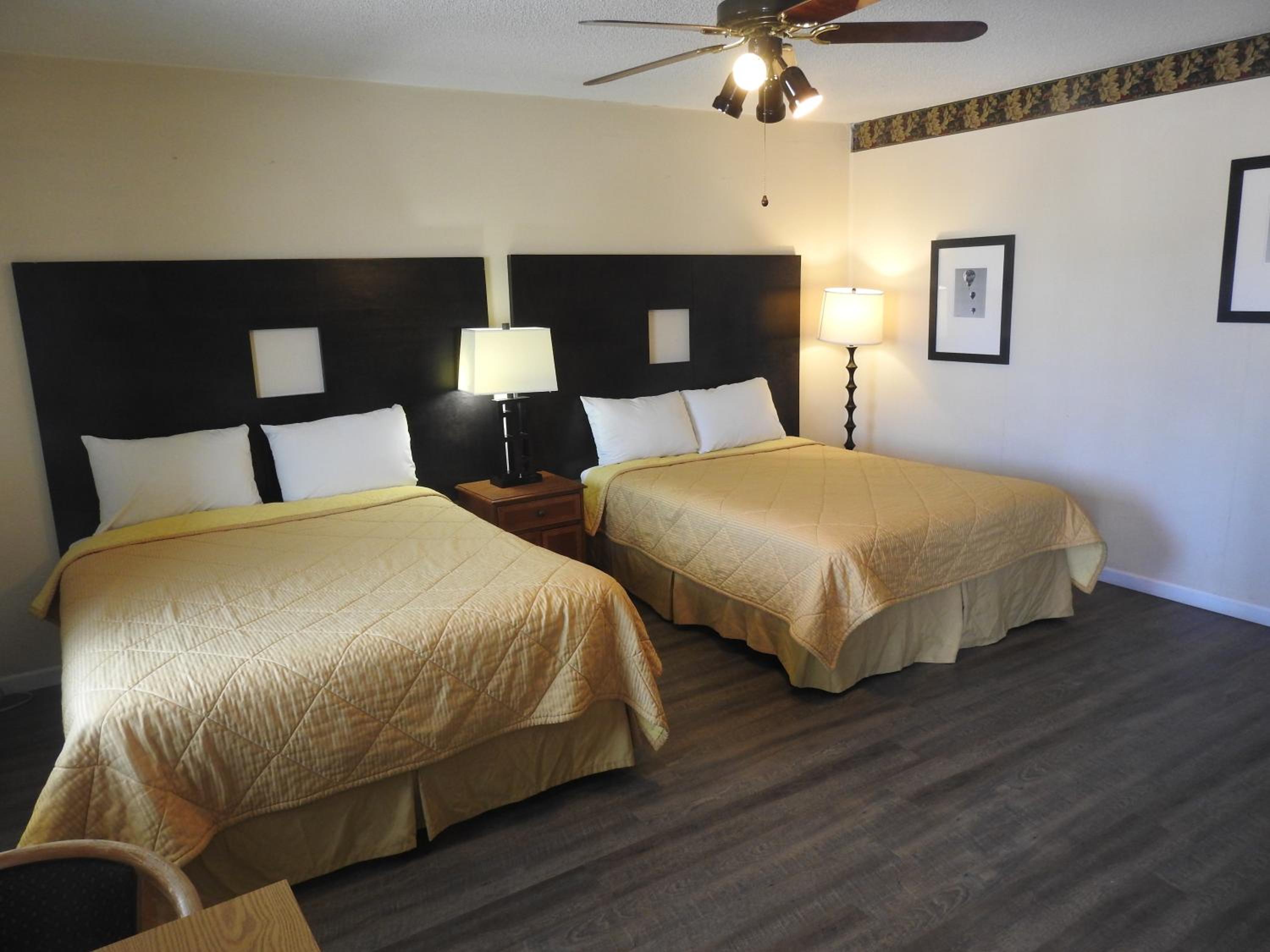 Queen Room with Two Queen Beds - Non-Smoking photo 1