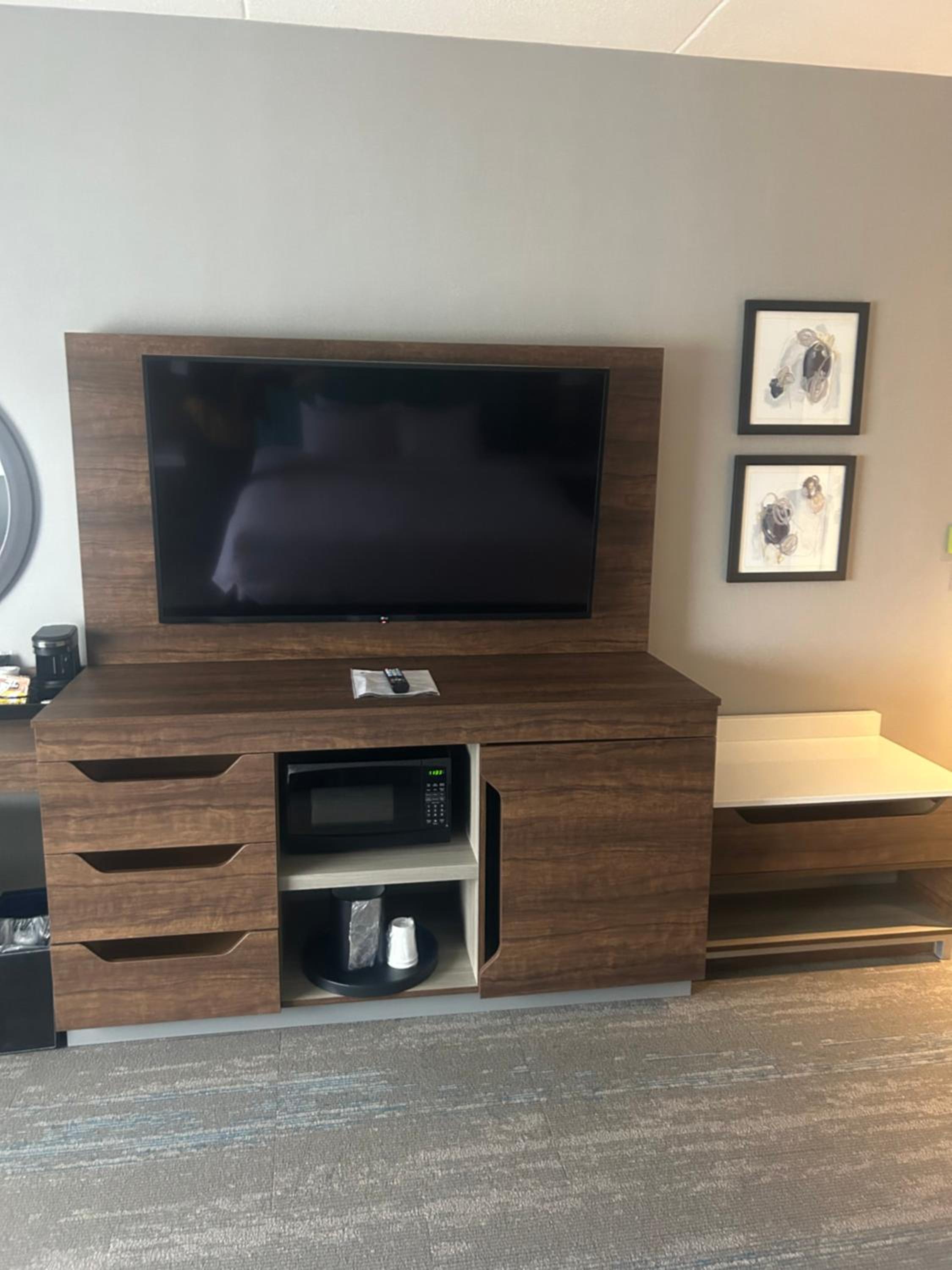 King Room with Accessible Tub - Mobility and Hearing Access/Non-Smoking - Photo 1
